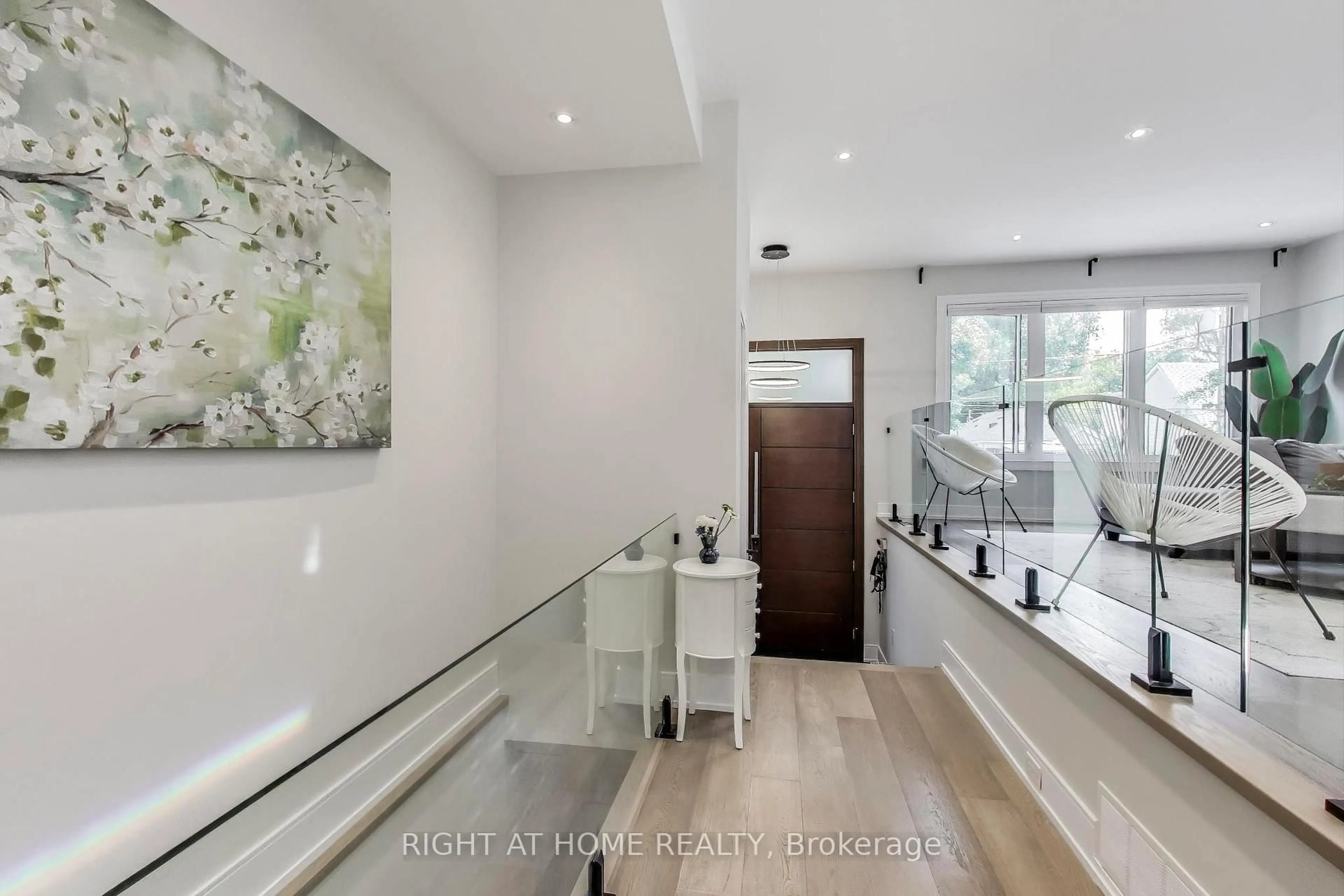 Indoor entryway for 378 CEDARVALE Ave, Toronto Ontario M4C 4K6