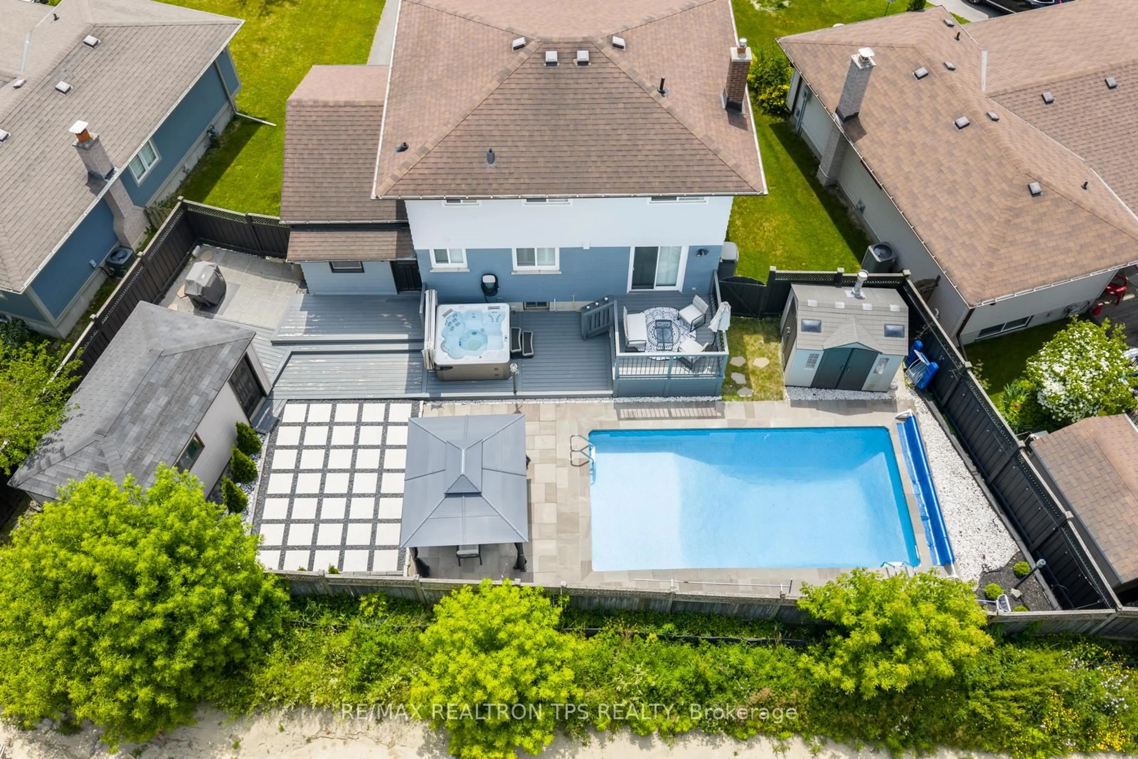 A pic from outside/outdoor area/front of a property/back of a property/a pic from drone, street for 58 Oriole Crt, Oshawa Ontario L1H 6Y5