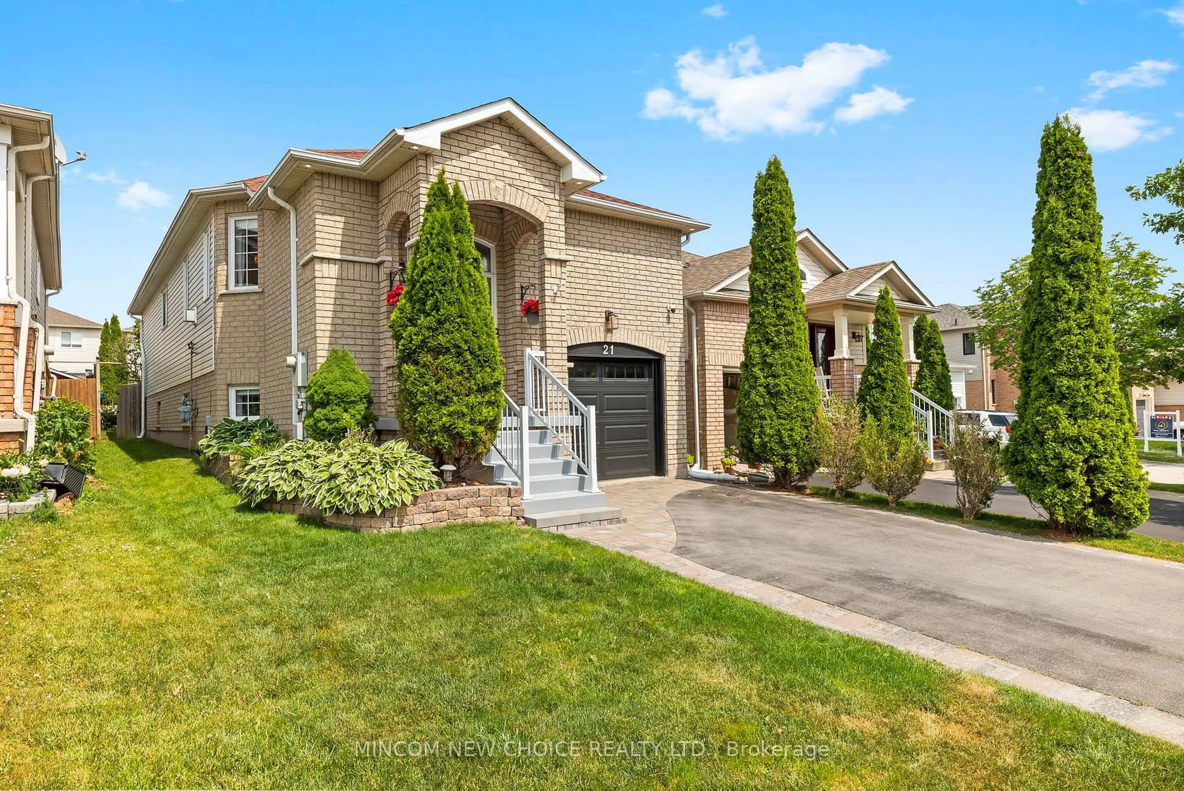 Home with brick exterior material, street for 21 Barlow Crt, Clarington Ontario L1C 5G5