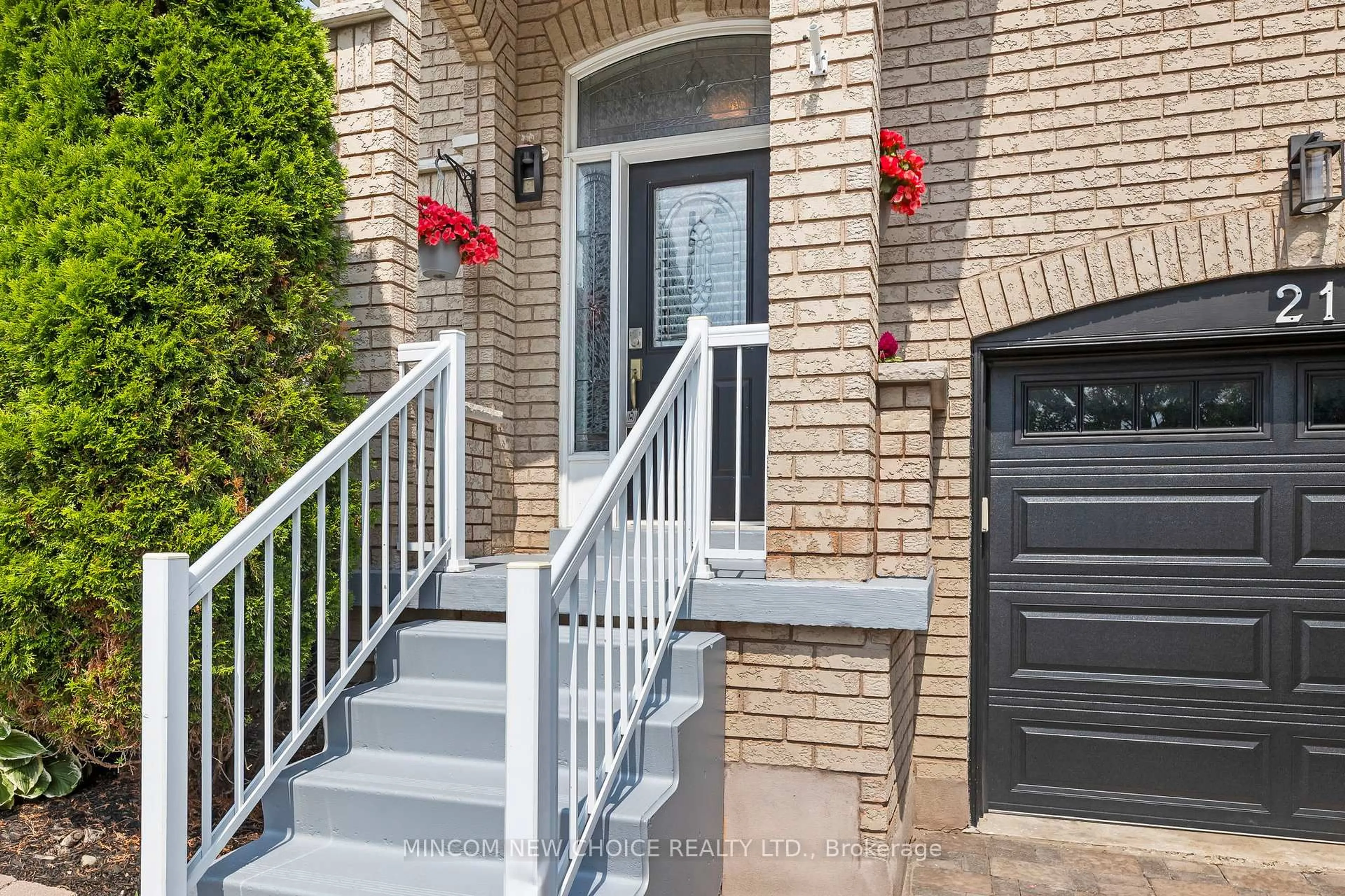 Home with brick exterior material, street for 21 Barlow Crt, Clarington Ontario L1C 5G5