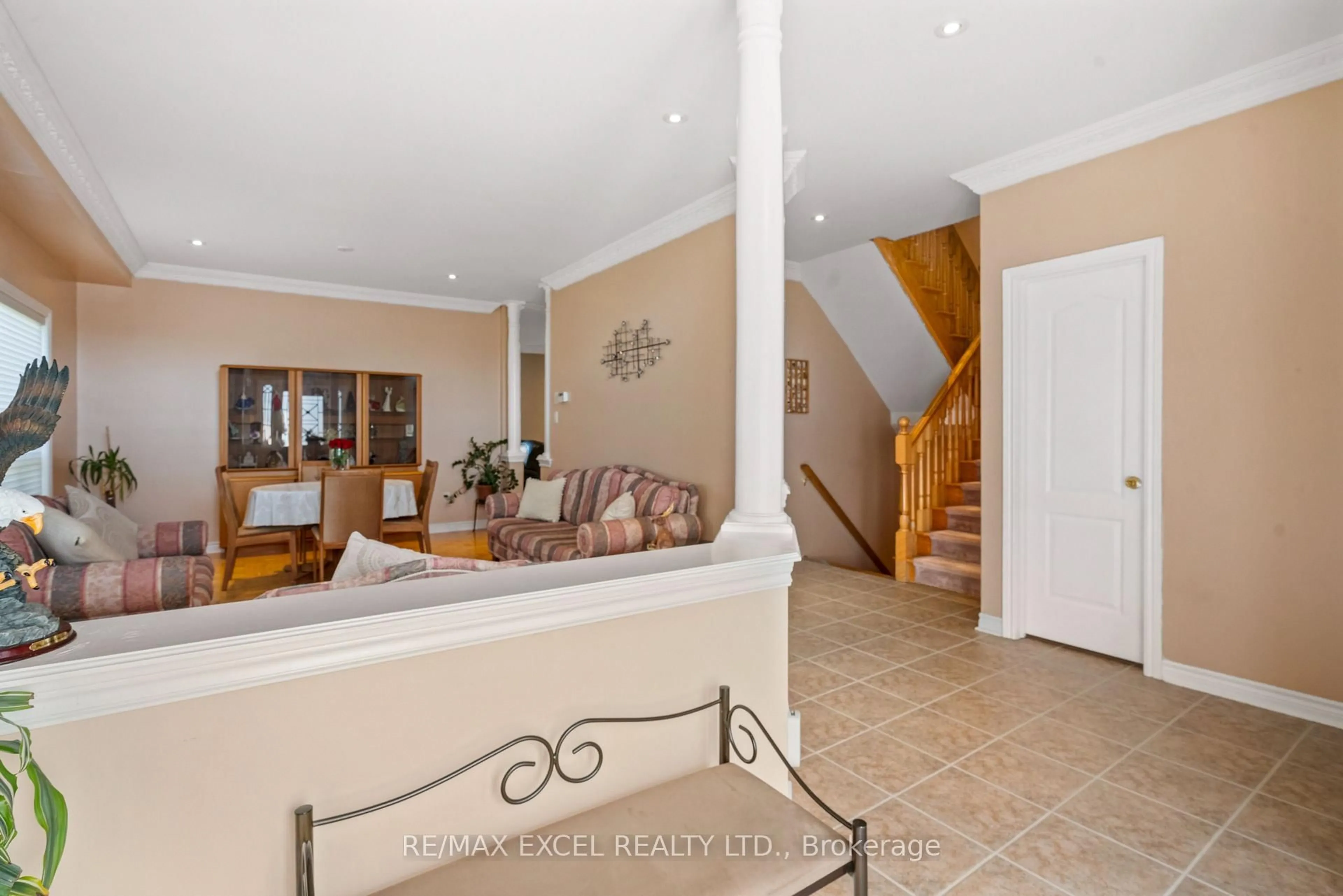 Indoor foyer for 29 Candlebrook Cres, Toronto Ontario M1W 4B3