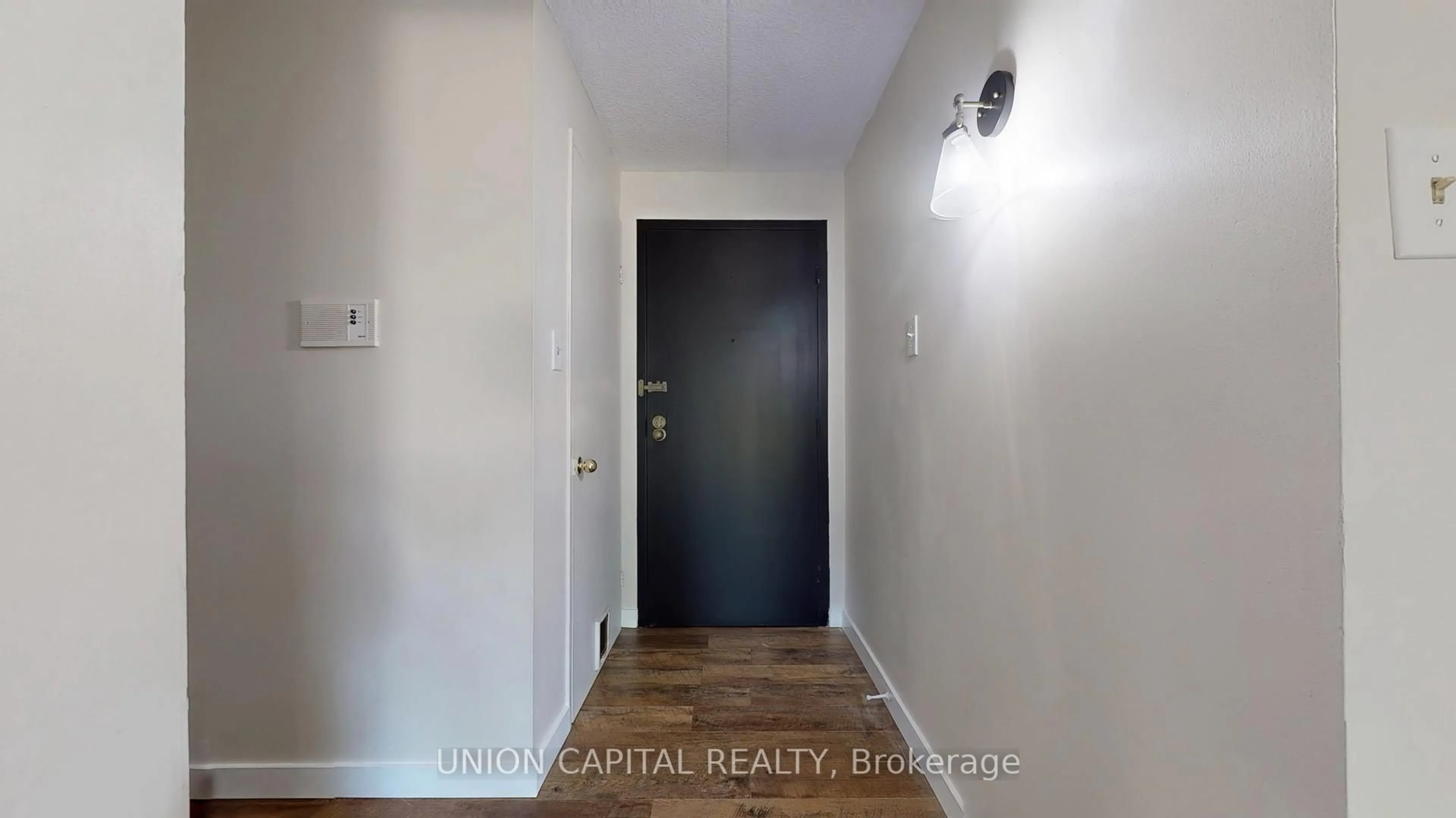 Indoor entryway for 43 Taunton Rd #27, Oshawa Ontario L1G 3T6
