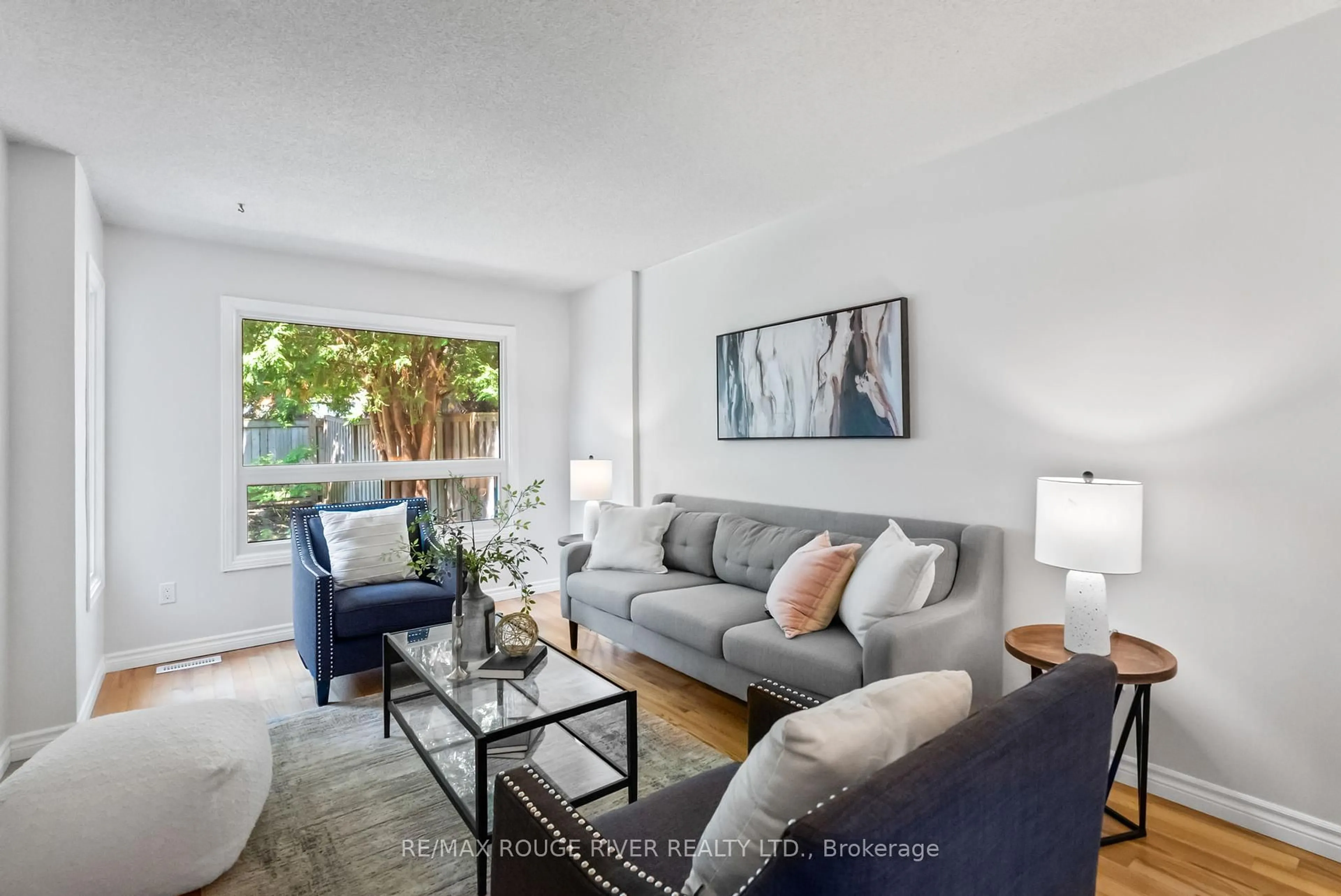 Living room with furniture, unknown for 4 Heaver Dr, Whitby Ontario L1N 8X2