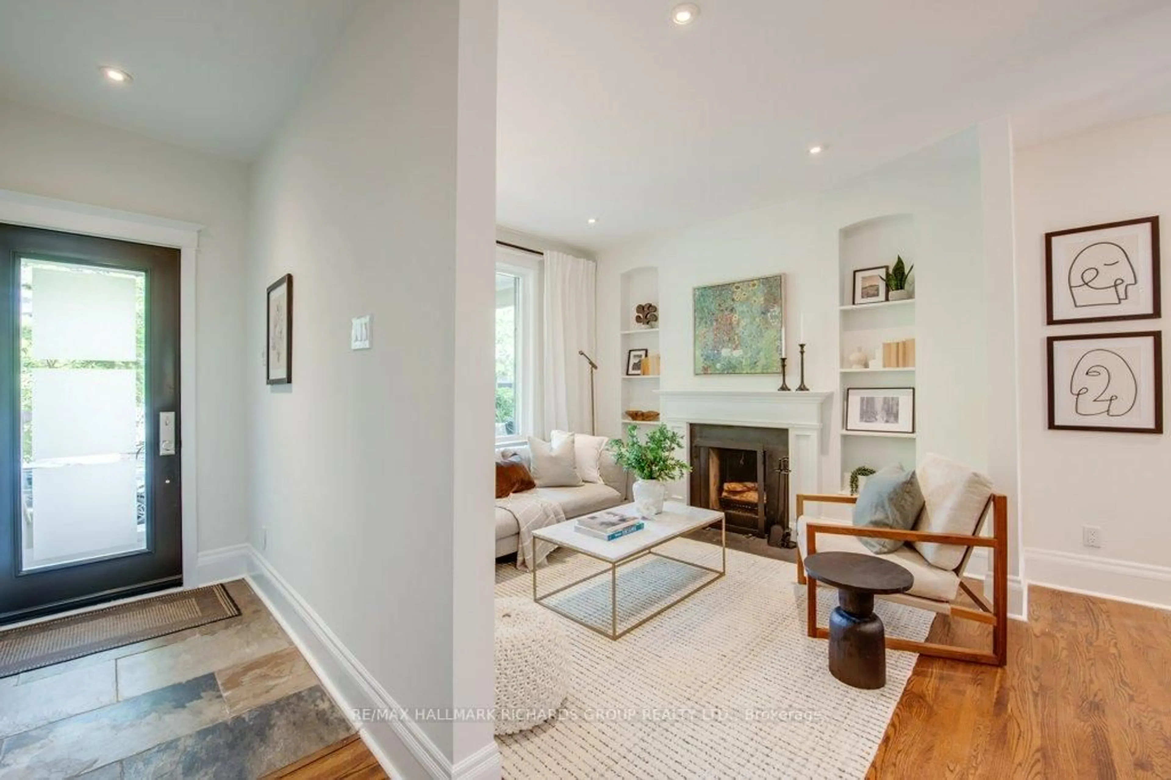 Living room with furniture, unknown for 59 Ravina Cres, Toronto Ontario M4J 3L9