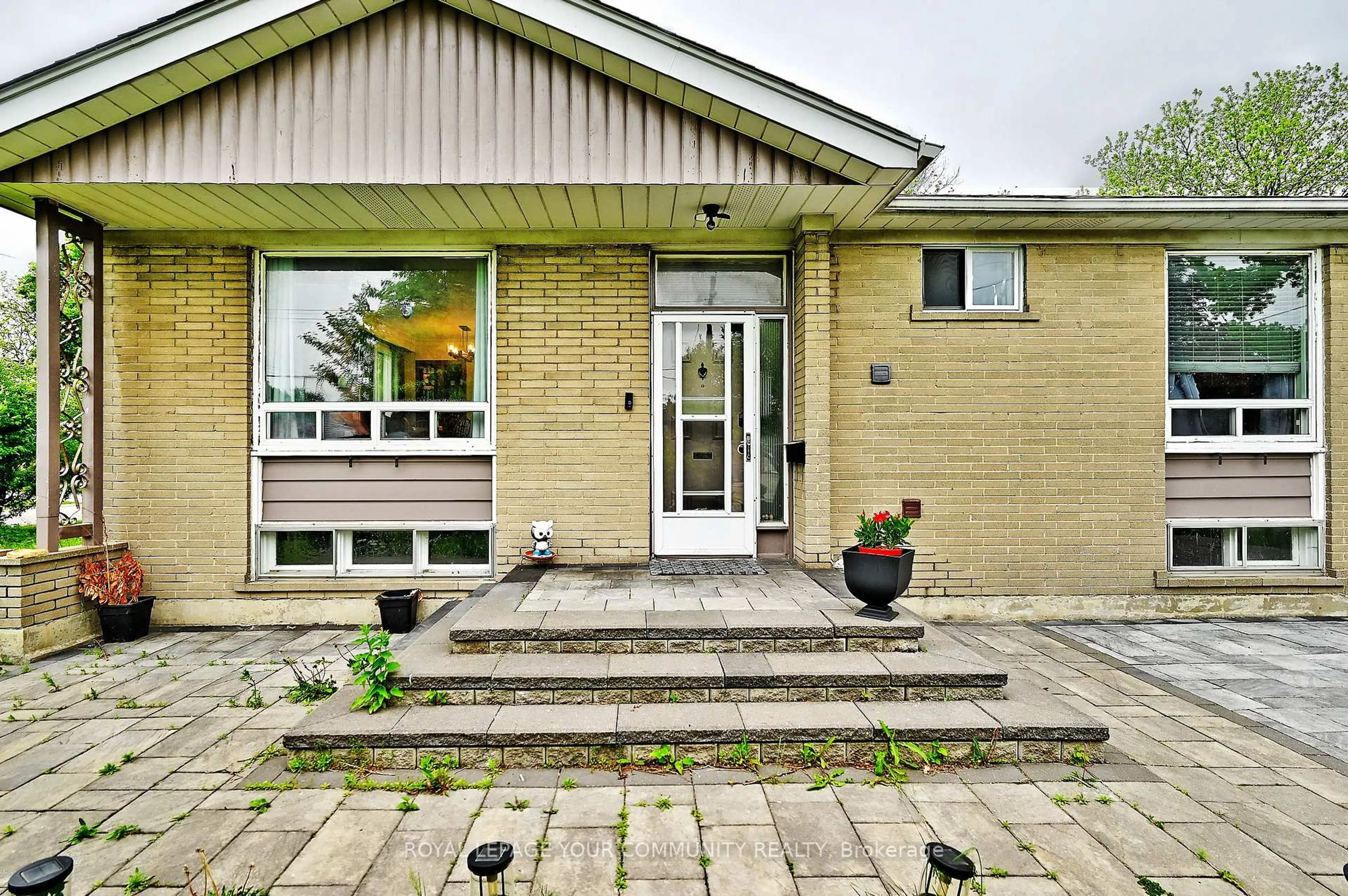 Home with brick exterior material, street for 39 Penworth Rd, Toronto Ontario M1R 4P6