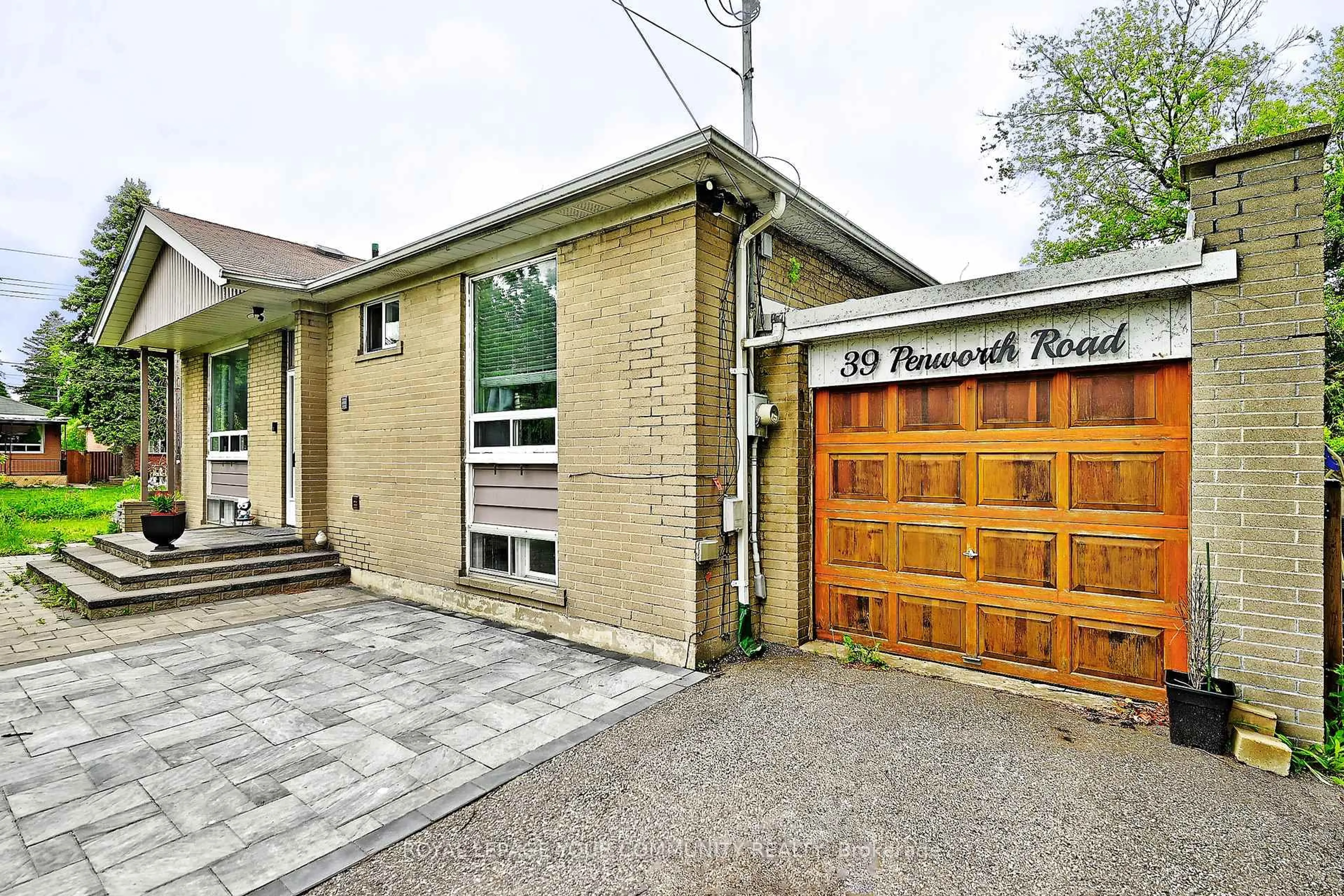 Home with brick exterior material, street for 39 Penworth Rd, Toronto Ontario M1R 4P6