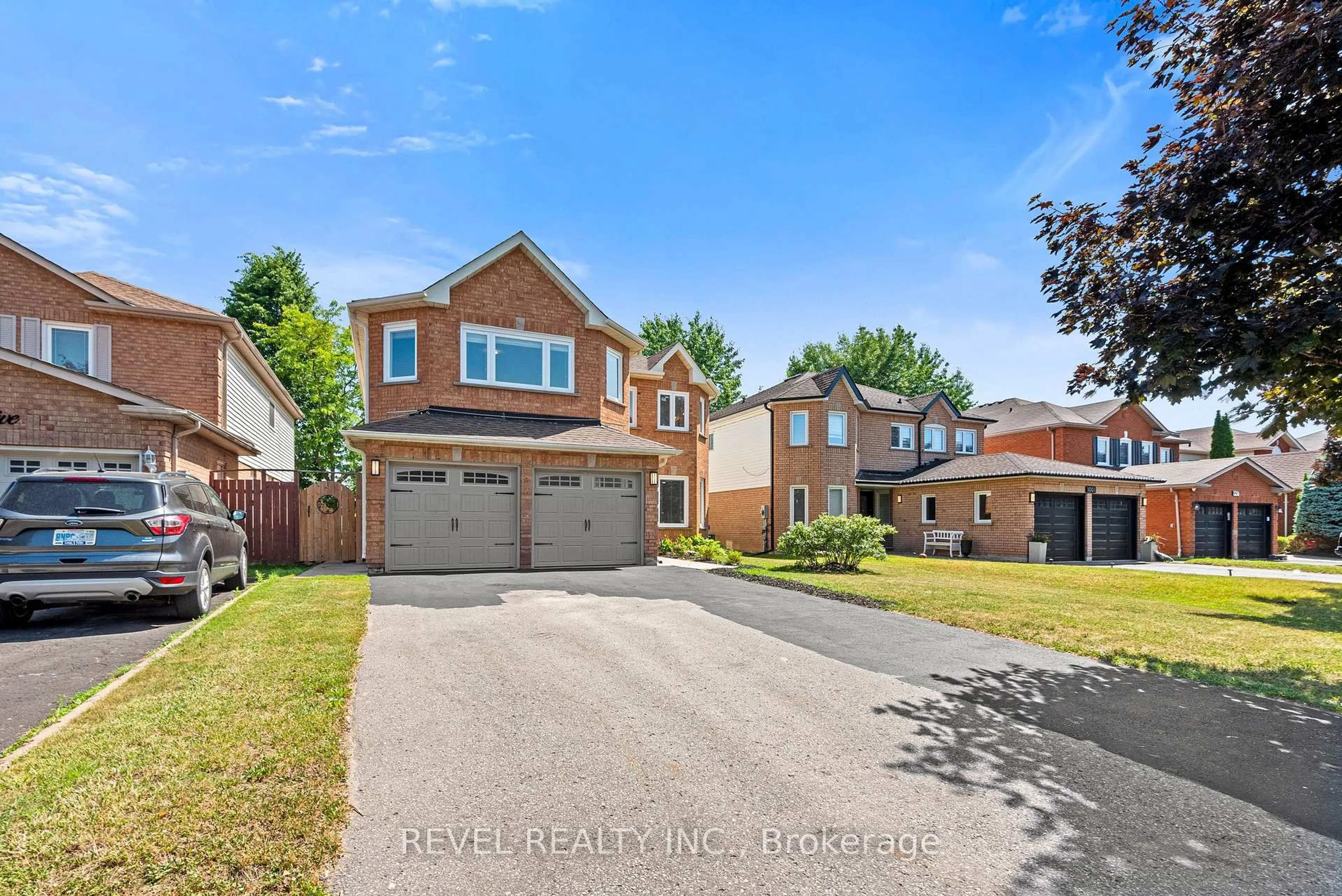 Home with brick exterior material, street for 1005 Sandcliff Dr, Oshawa Ontario L1K 2E4