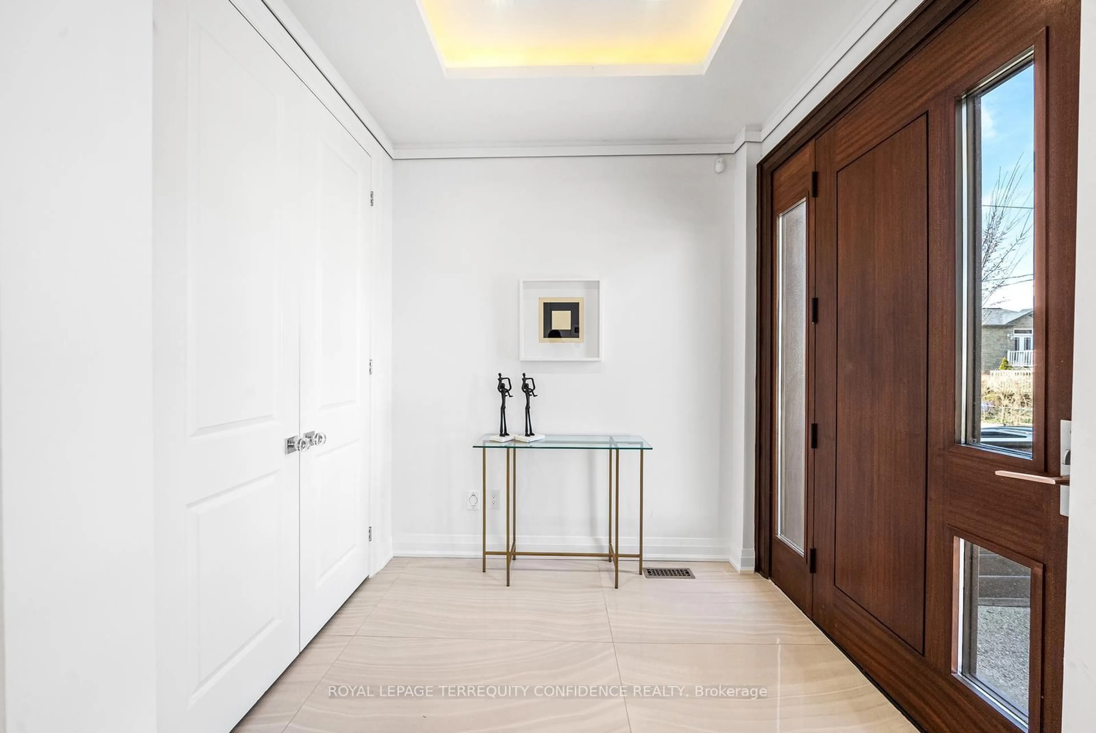 Indoor foyer for 3 Judith Dr, Toronto Ontario M4J 2R8