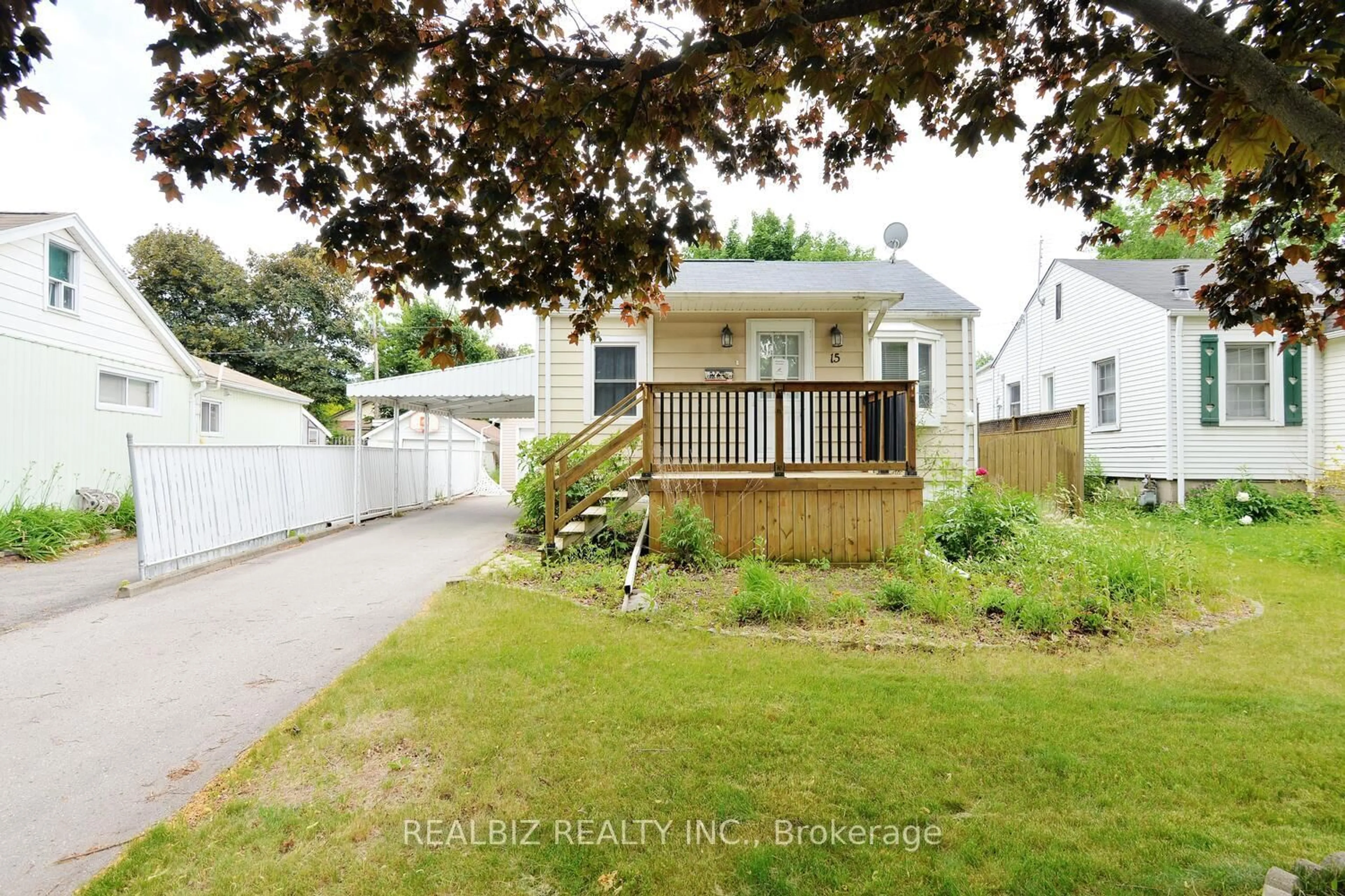 A pic from outside/outdoor area/front of a property/back of a property/a pic from drone, street for 15 Oak St, Ajax Ontario L1S 1X7