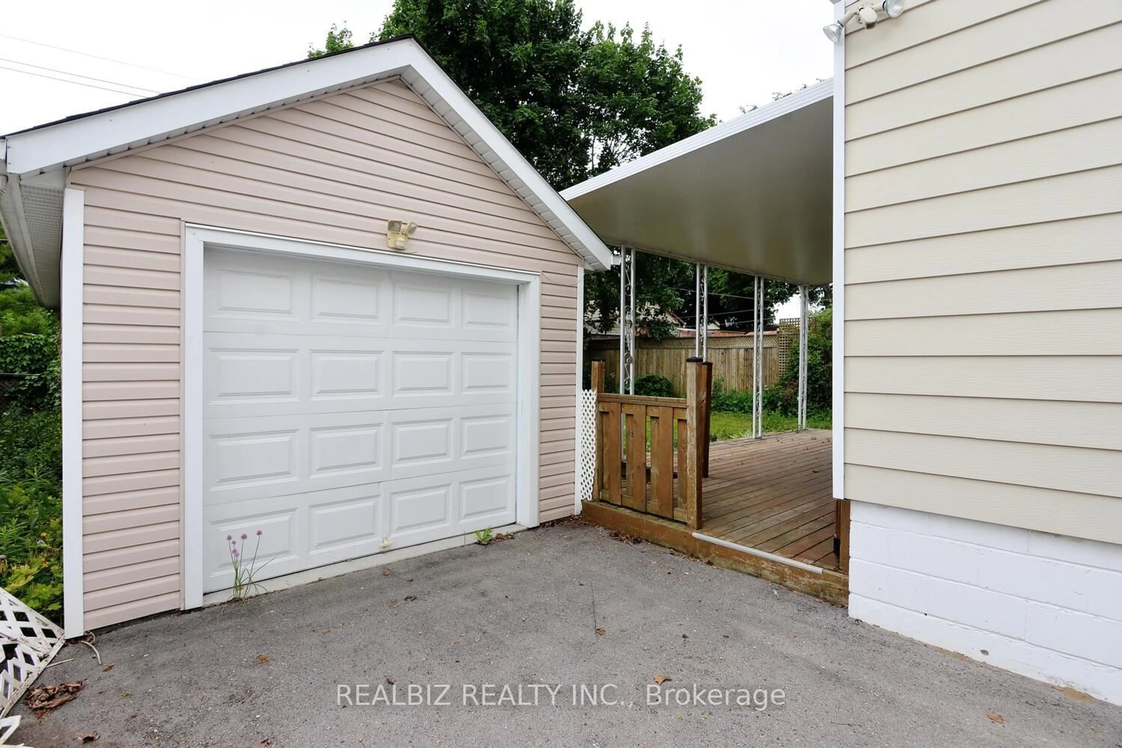 Indoor garage for 15 Oak St, Ajax Ontario L1S 1X7