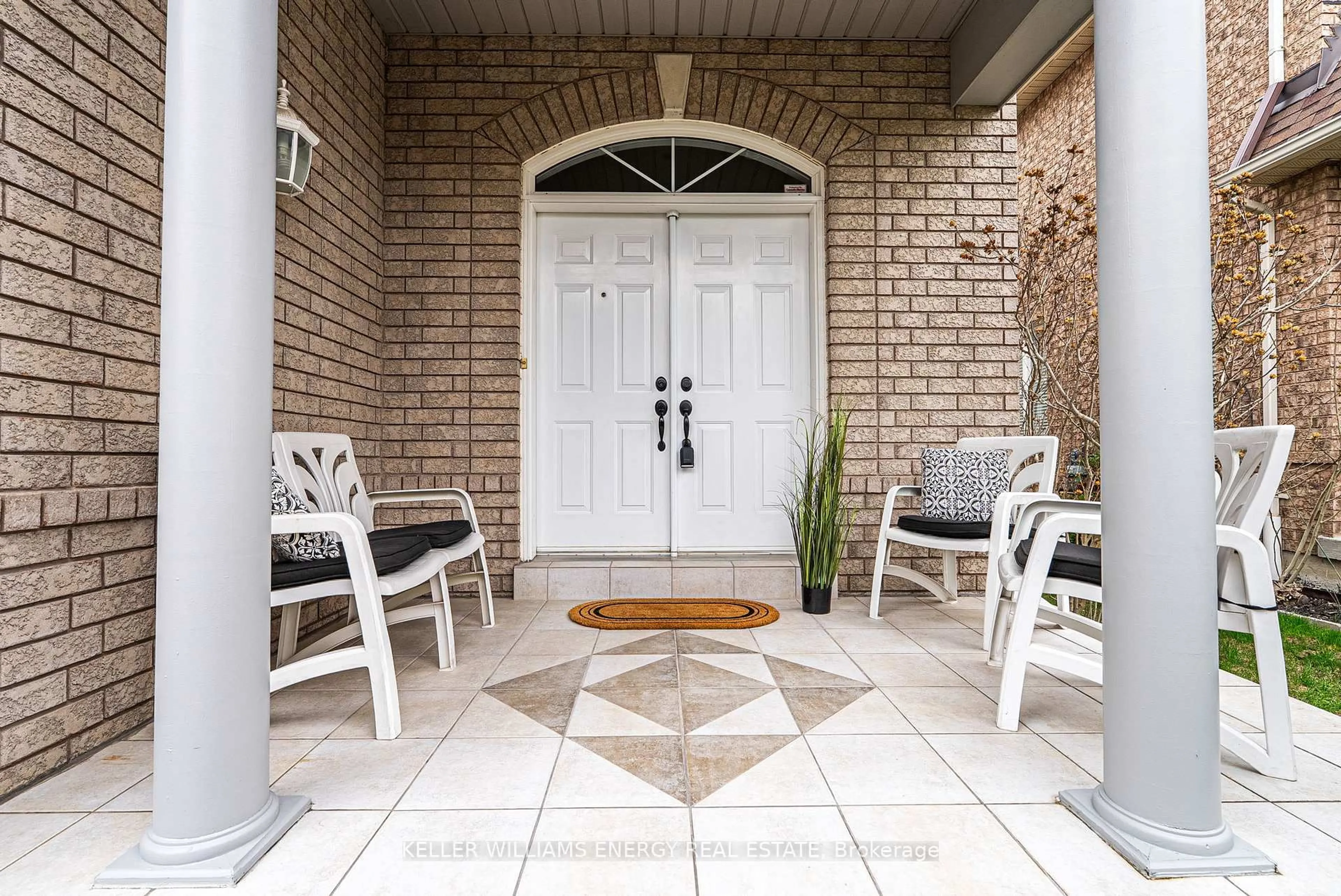 Patio, street for 40 Tormina Blvd, Whitby Ontario L1R 3B4