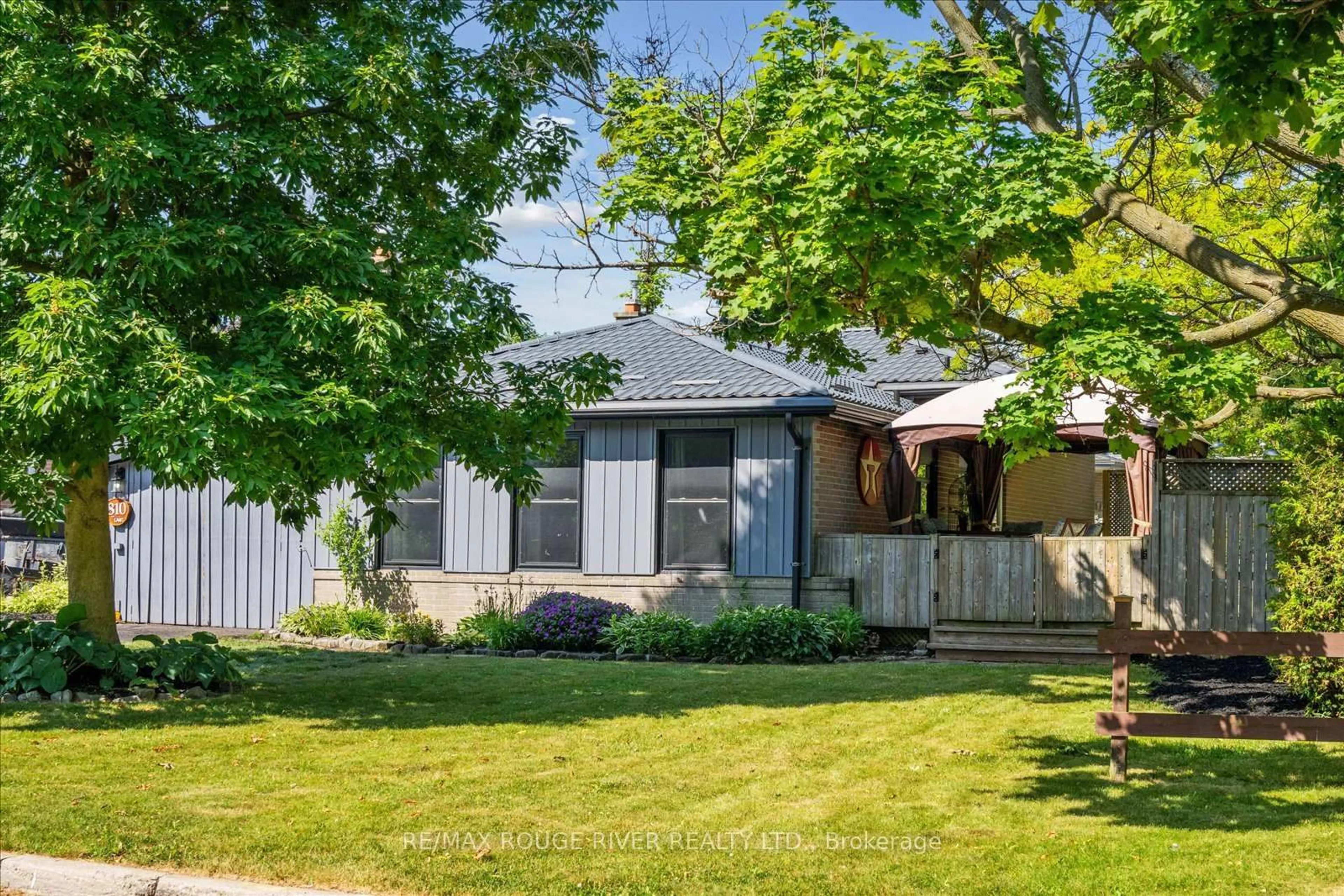Unknown for 810 Zator Ave, Pickering Ontario L1W 1X9