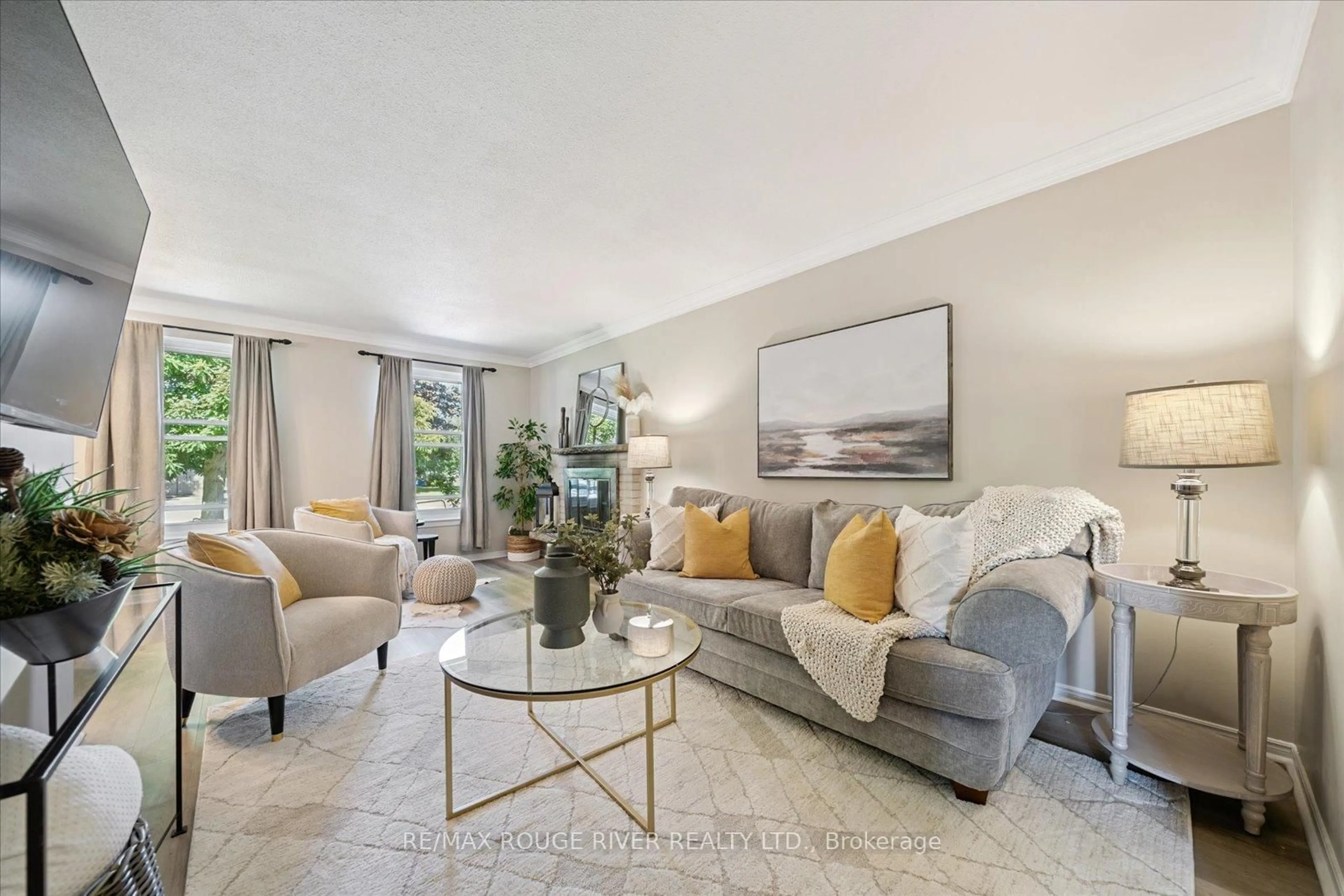 Living room with furniture, unknown for 810 Zator Ave, Pickering Ontario L1W 1X9