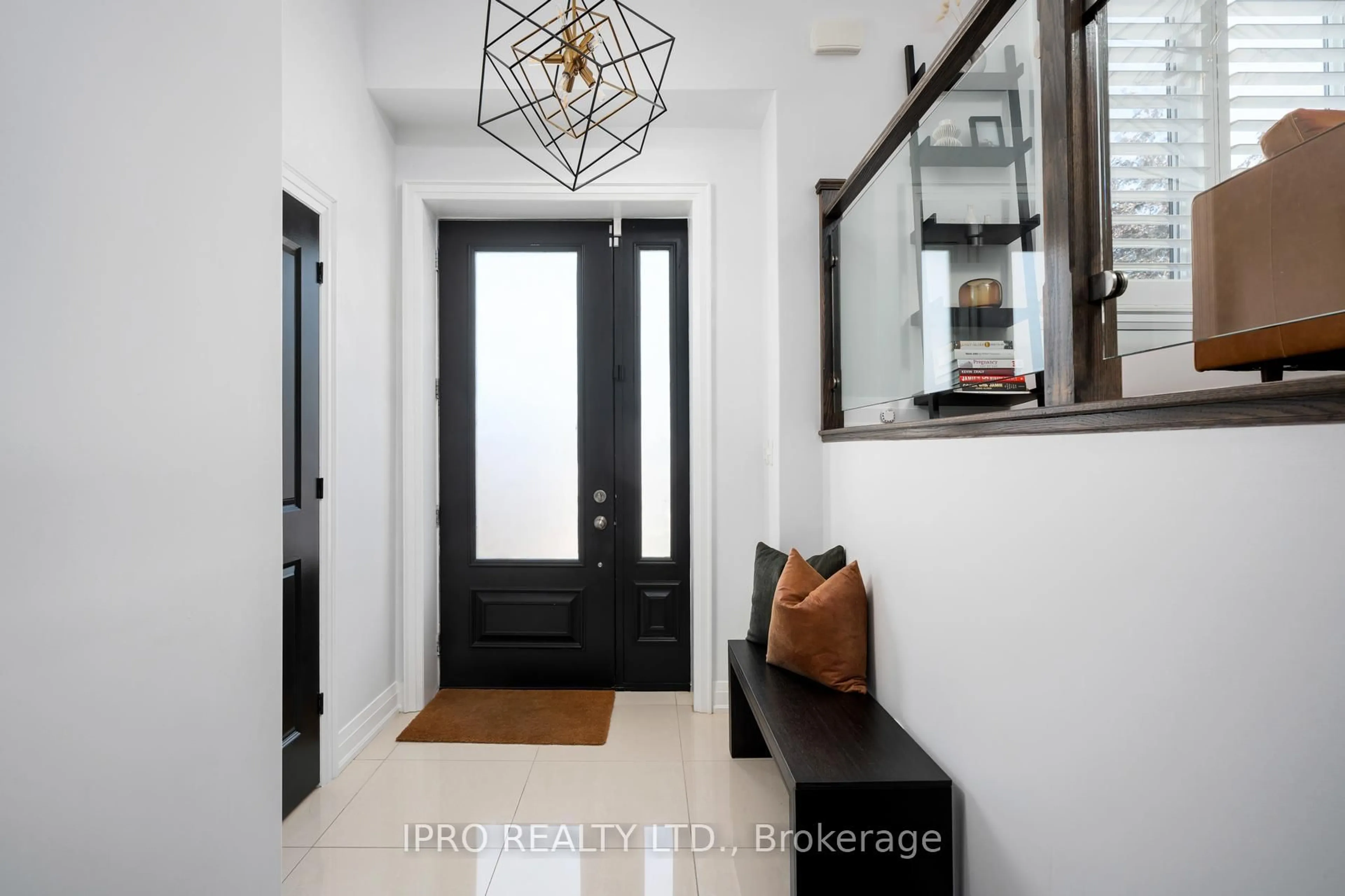 Indoor entryway for 86 Roosevelt Rd, Toronto Ontario M4J 4T7