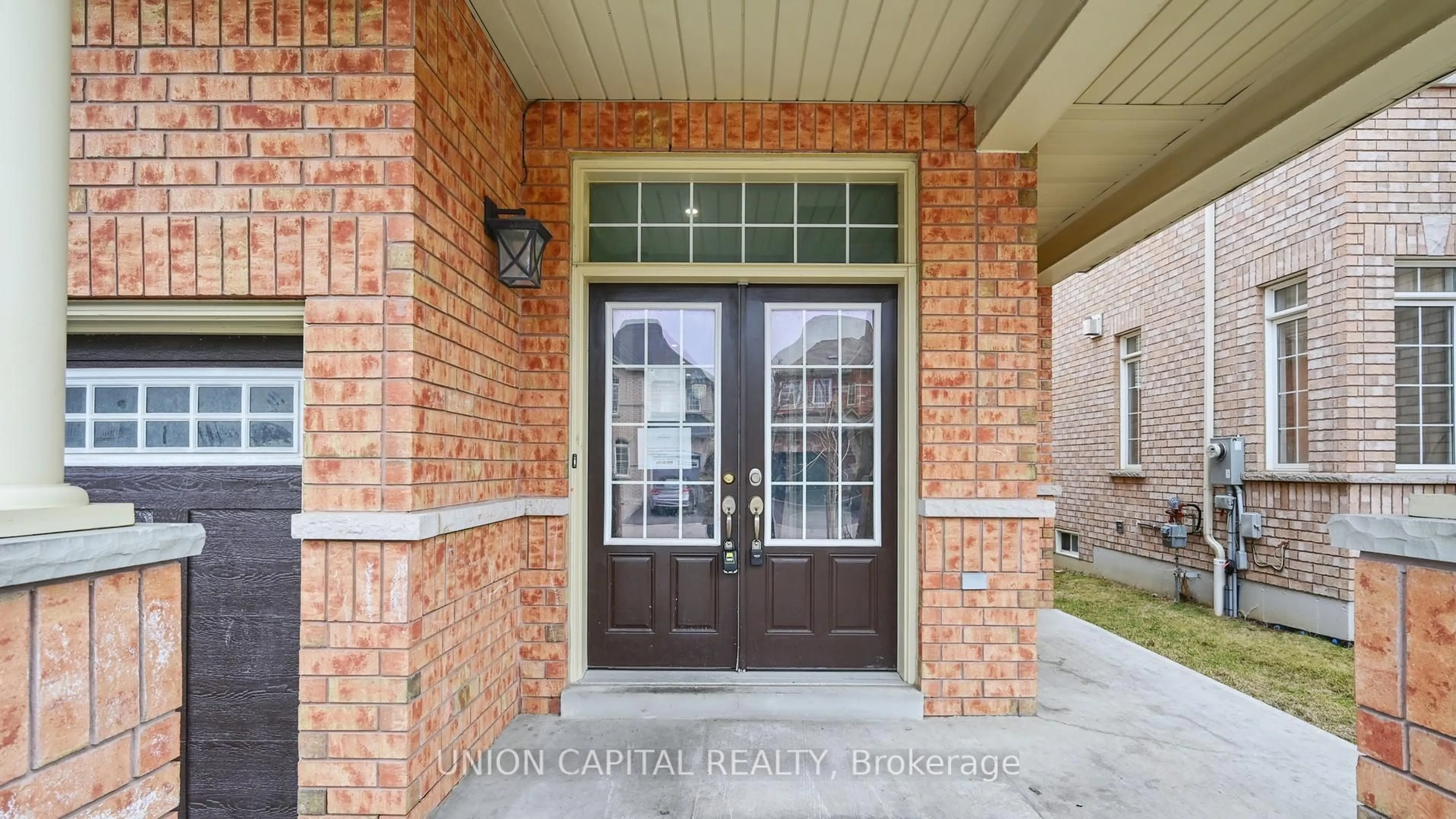 Indoor entryway for 120 Elliottglen Dr, Ajax Ontario L1Z 0G9