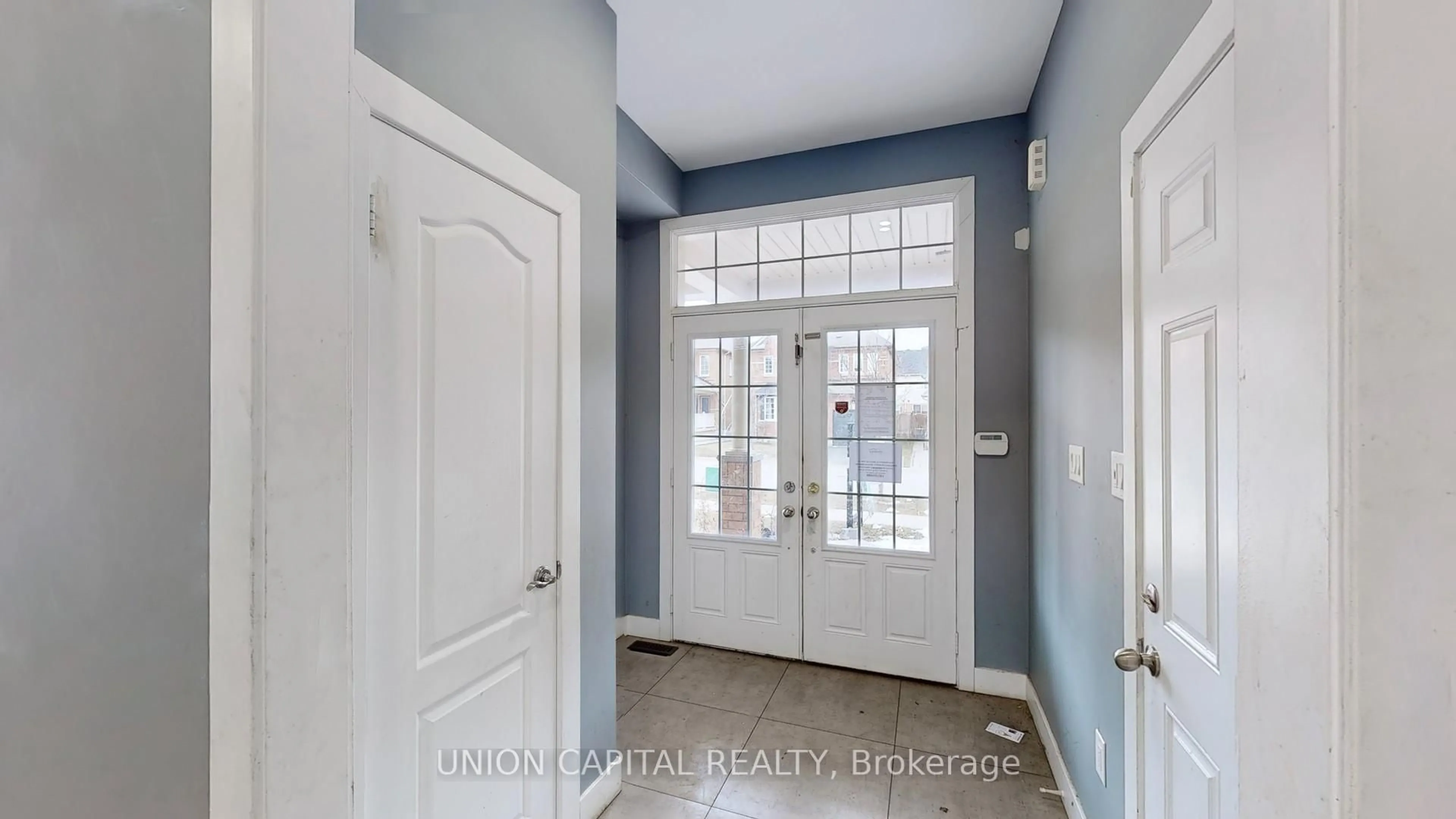 Indoor entryway for 120 Elliottglen Dr, Ajax Ontario L1Z 0G9