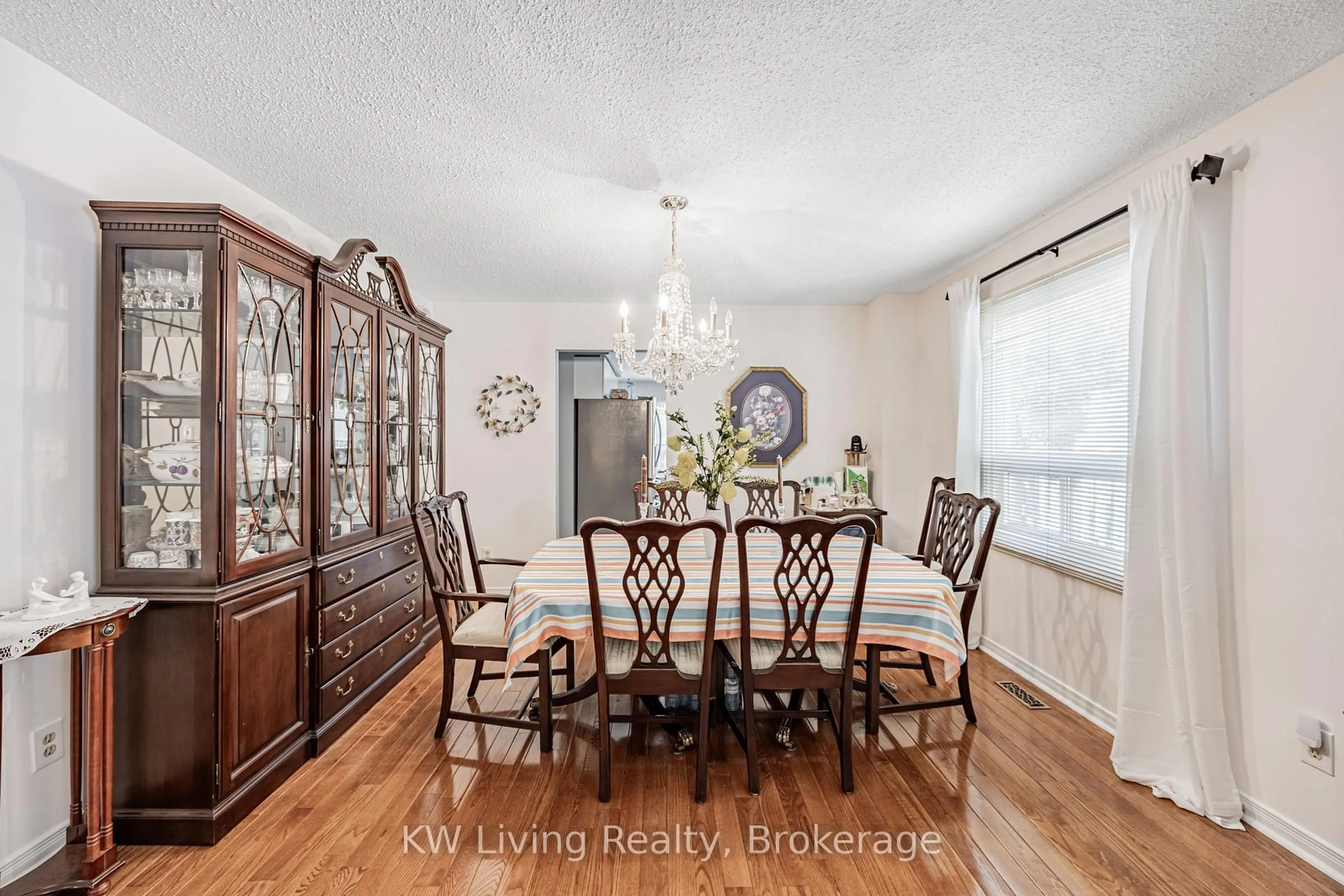 Dining room, wood/laminate floor for 35 Roxanne Cres, Toronto Ontario M1V 4J5