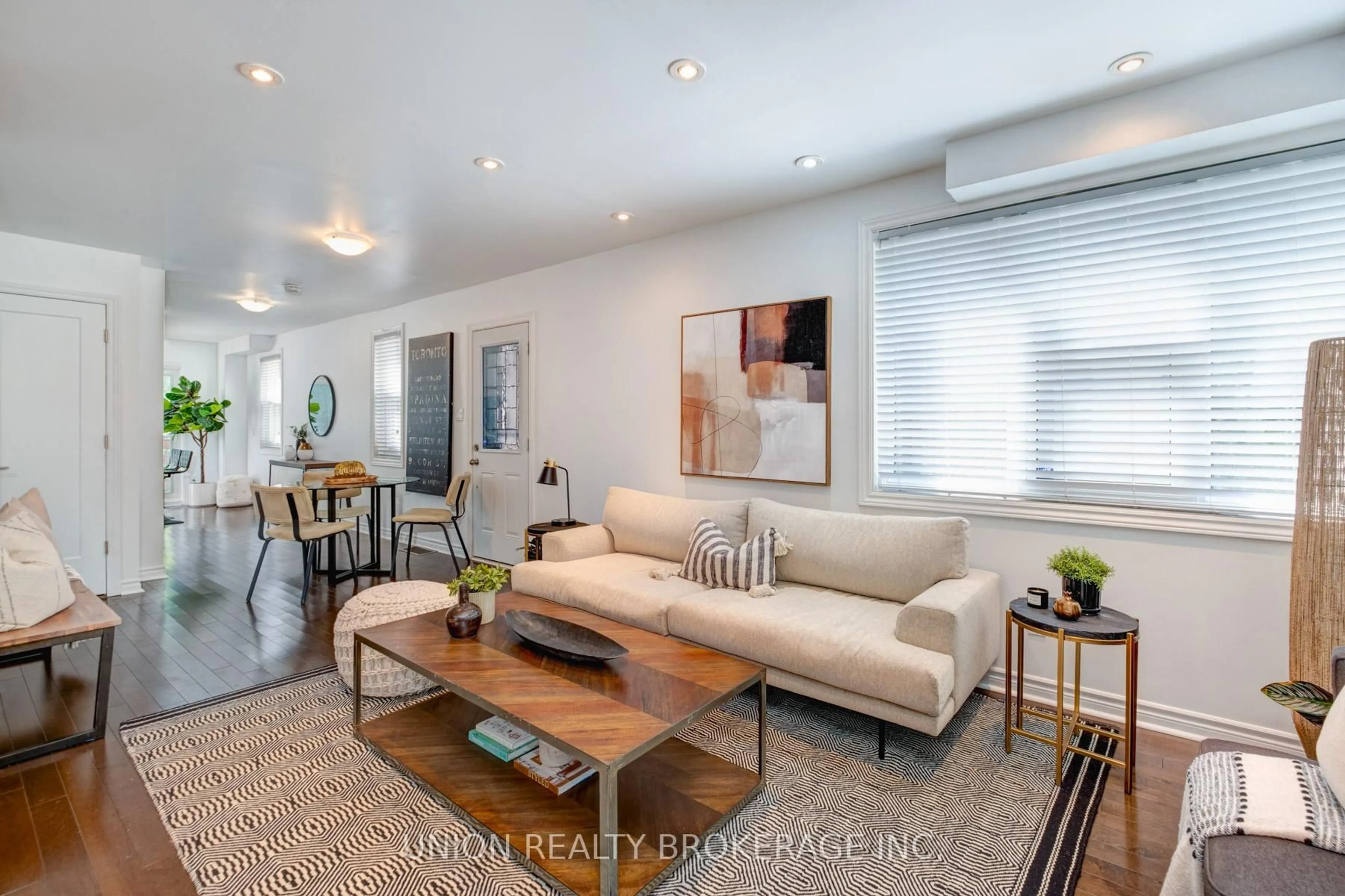 Living room with furniture, unknown for 301 Victoria Park Ave, Toronto Ontario M4E 3S7