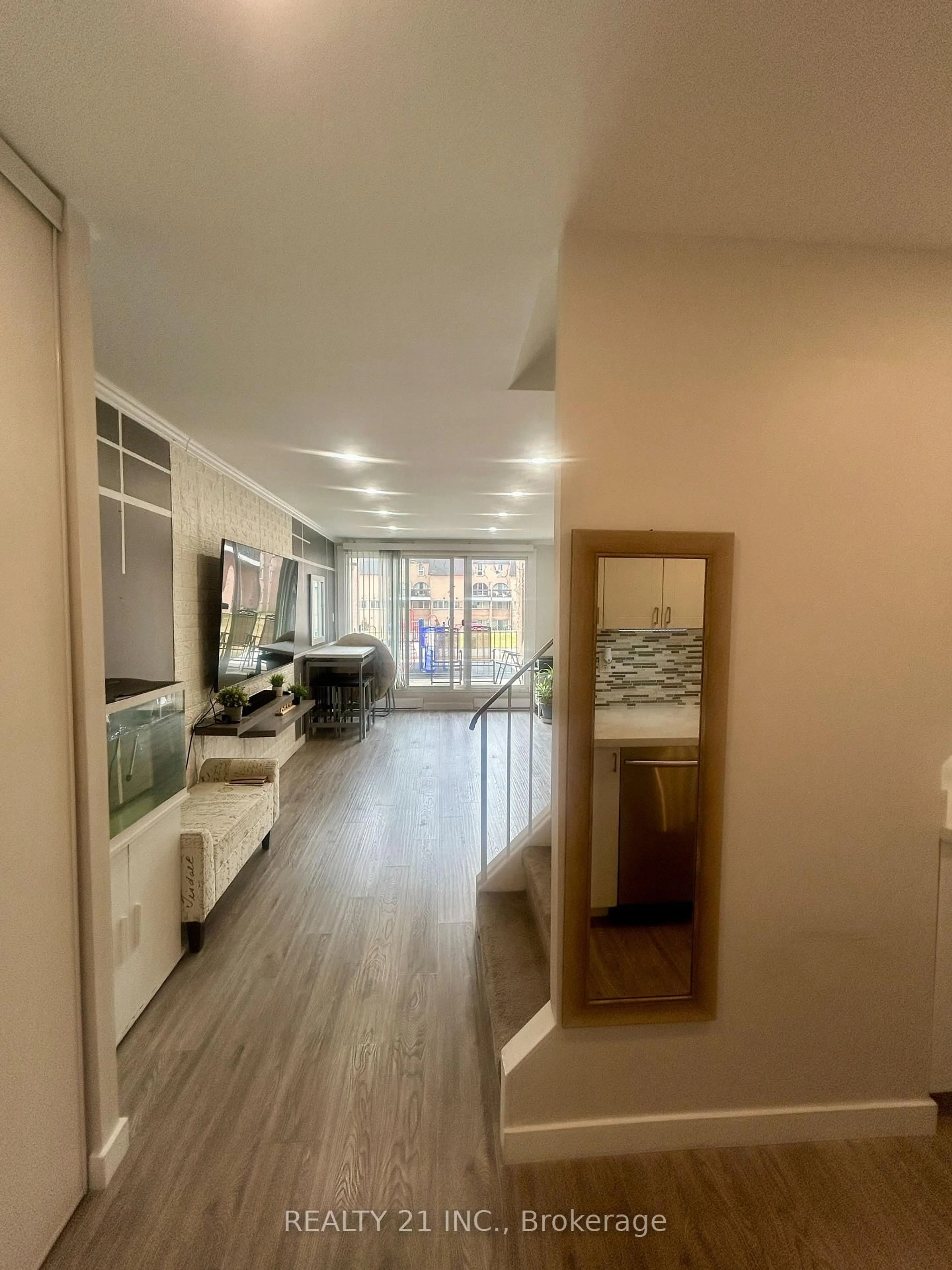 Indoor entryway for 100 Mornelle Crt #1078, Toronto Ontario M1E 4X2