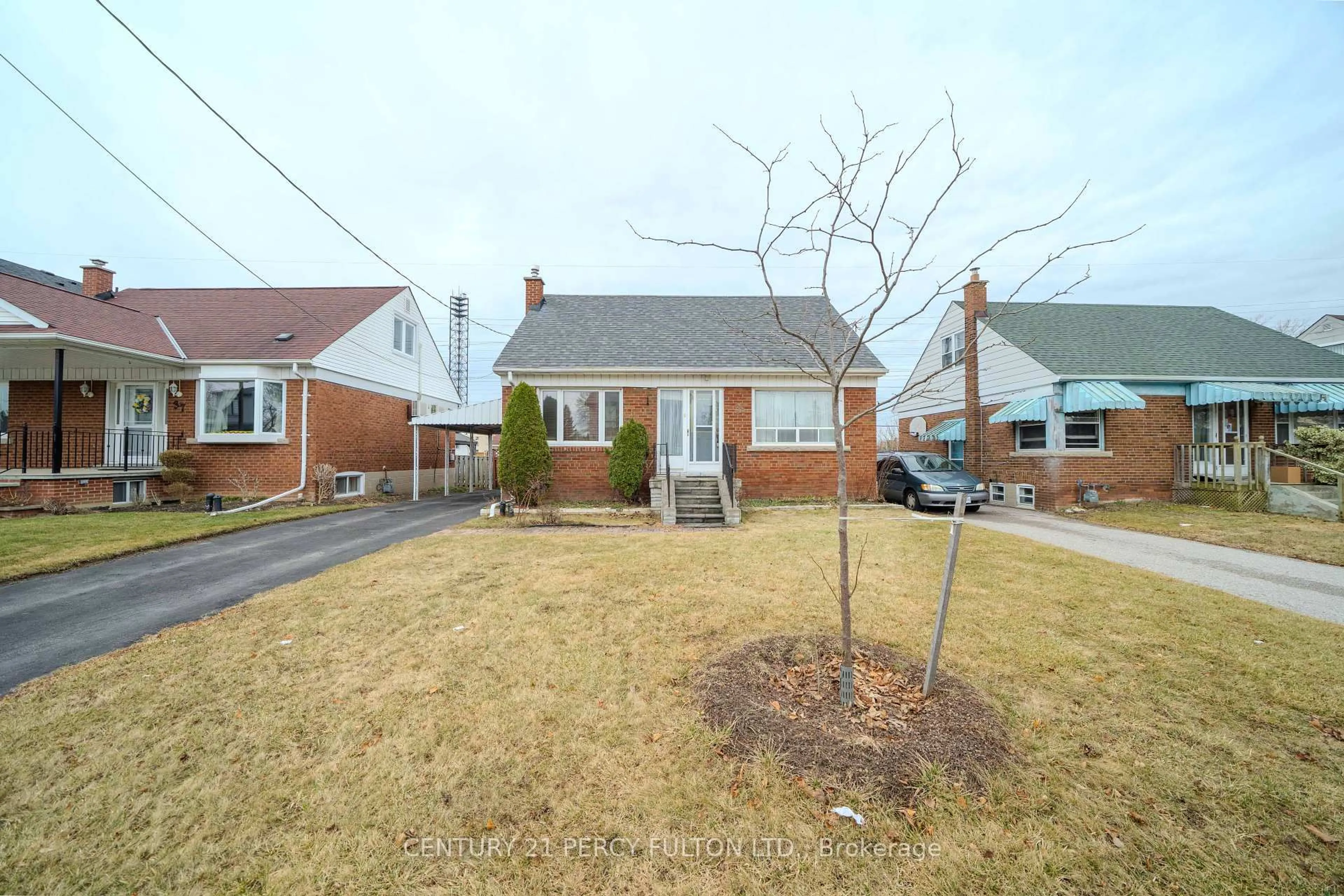 A pic from outside/outdoor area/front of a property/back of a property/a pic from drone, street for 35 Biscayne Blvd, Toronto Ontario M1R 1A1