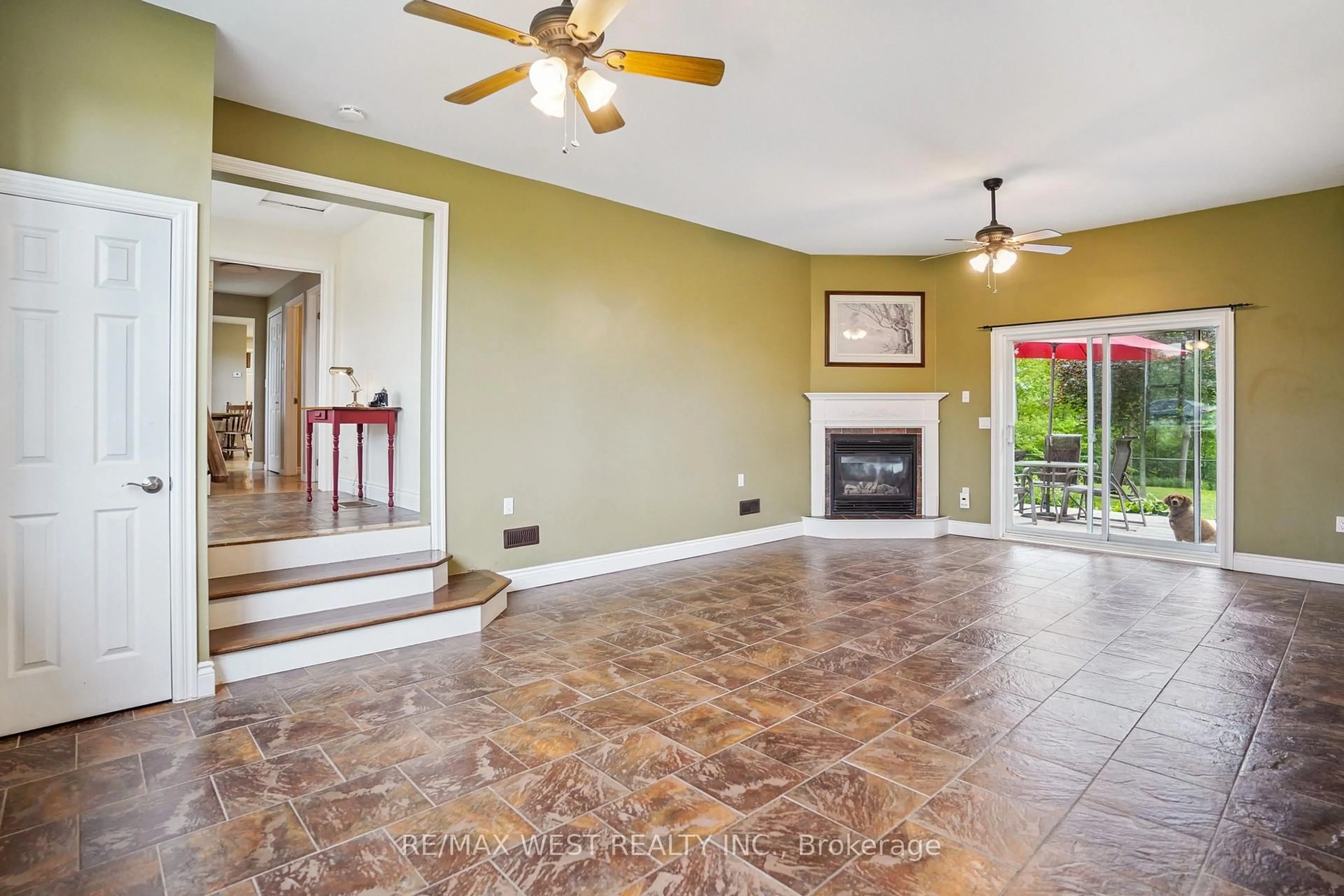 Unknown for 1869 Bloor St, Clarington Ontario L1C 3K3