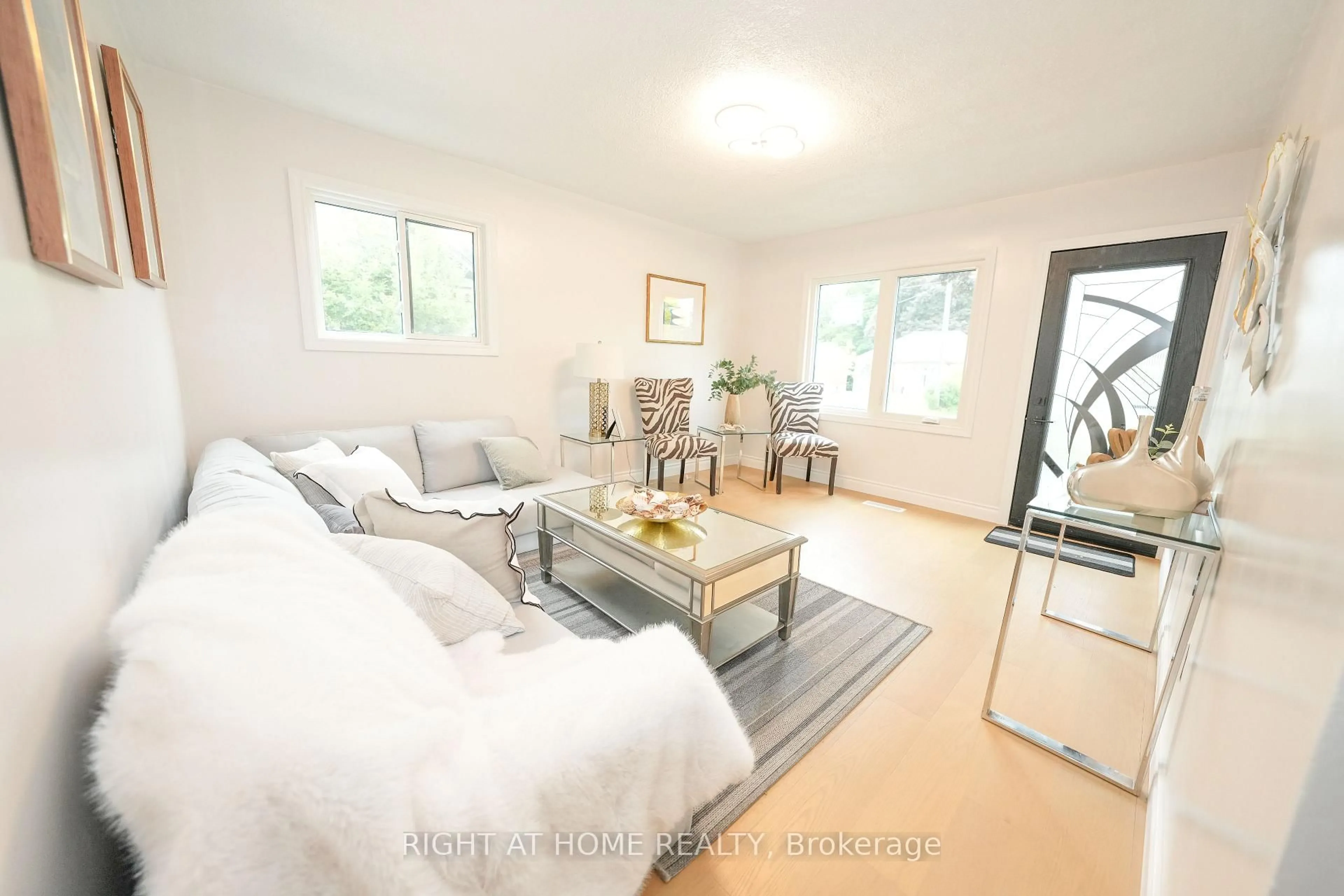 Living room with furniture, unknown for 149 Dorset Rd, Toronto Ontario M1M 2T5