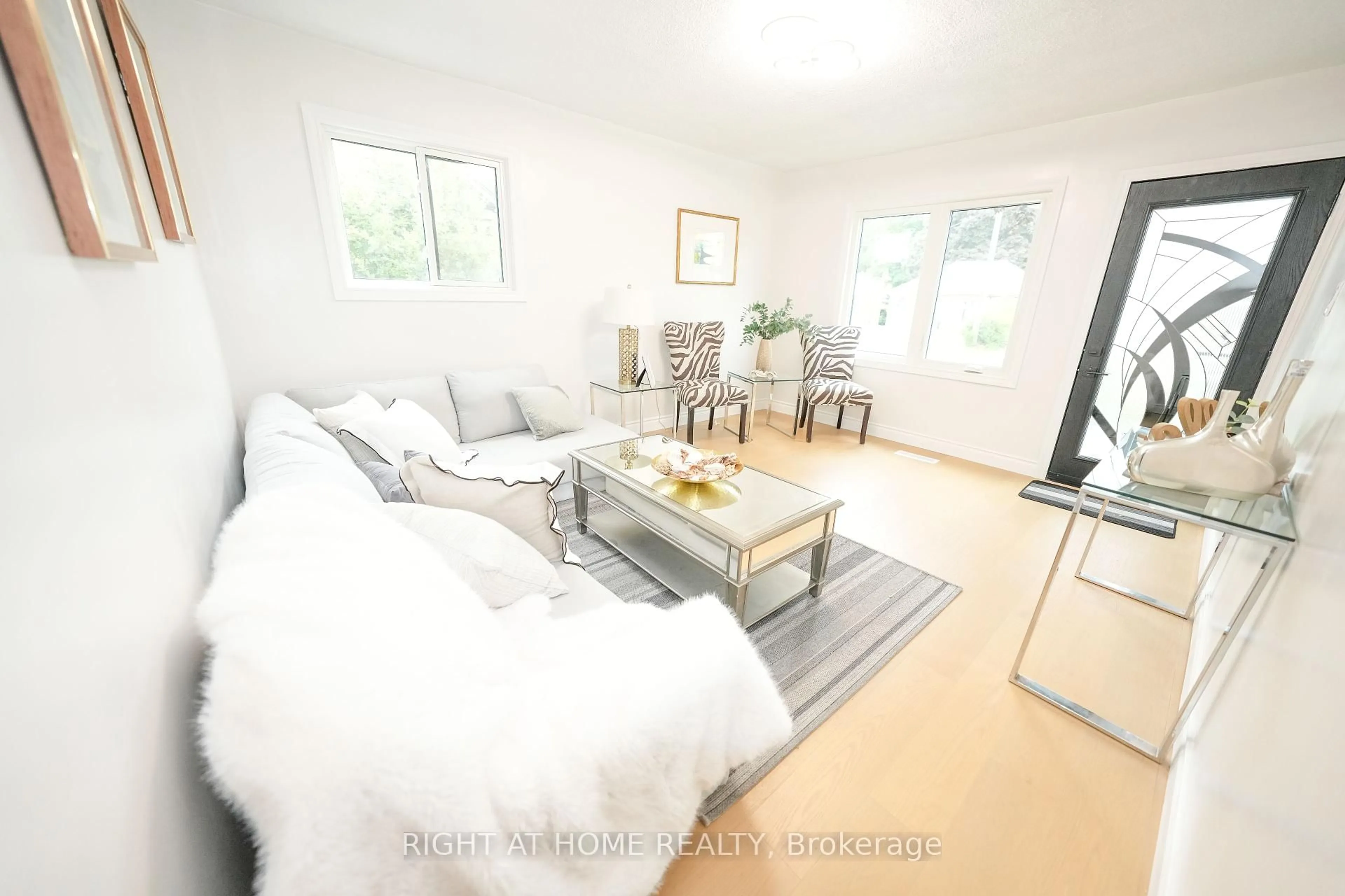 Living room with furniture, wood/laminate floor for 149 Dorset Rd, Toronto Ontario M1M 2T5