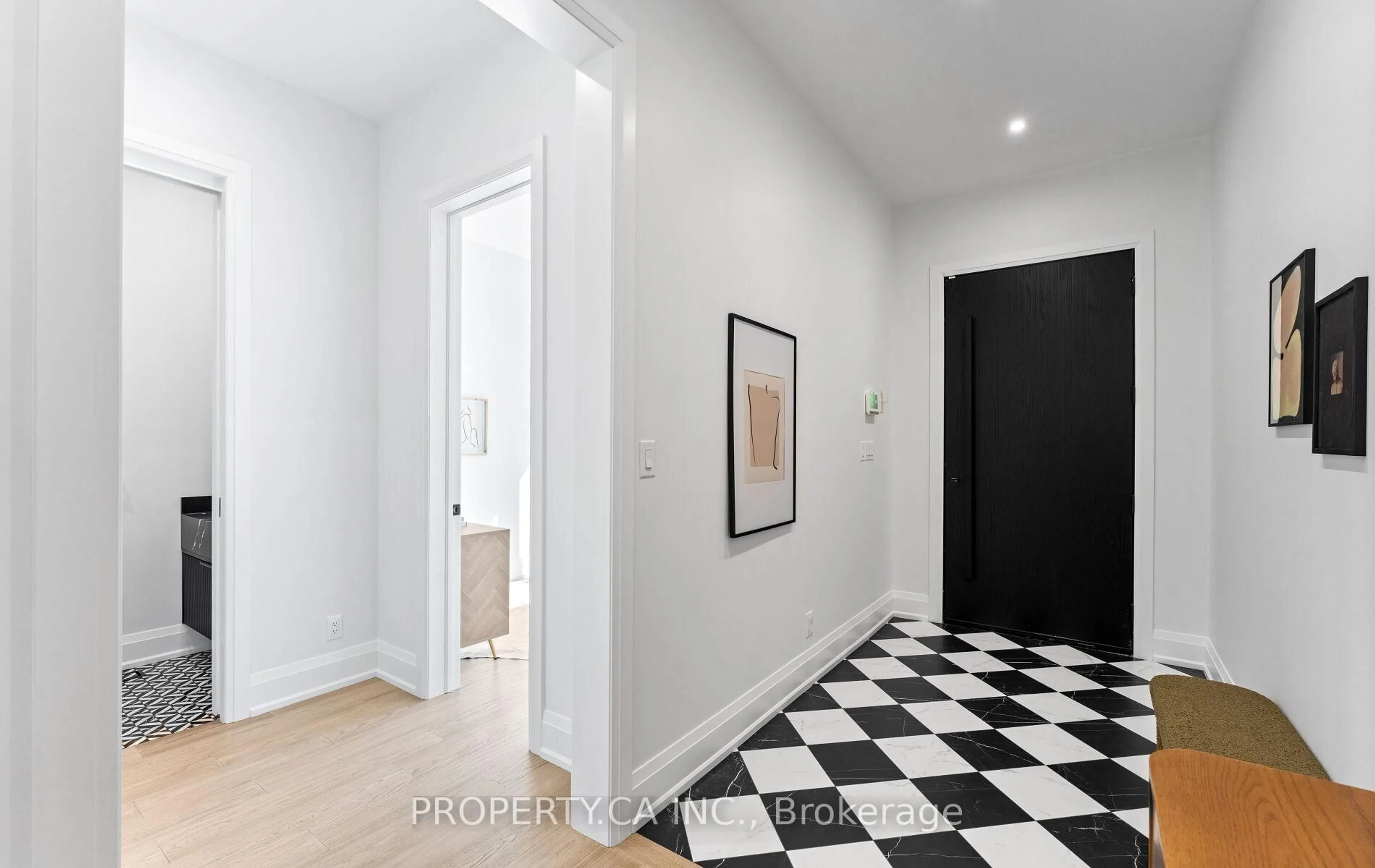 Indoor entryway for 36 Karnwood Dr, Toronto Ontario M1L 2Z5