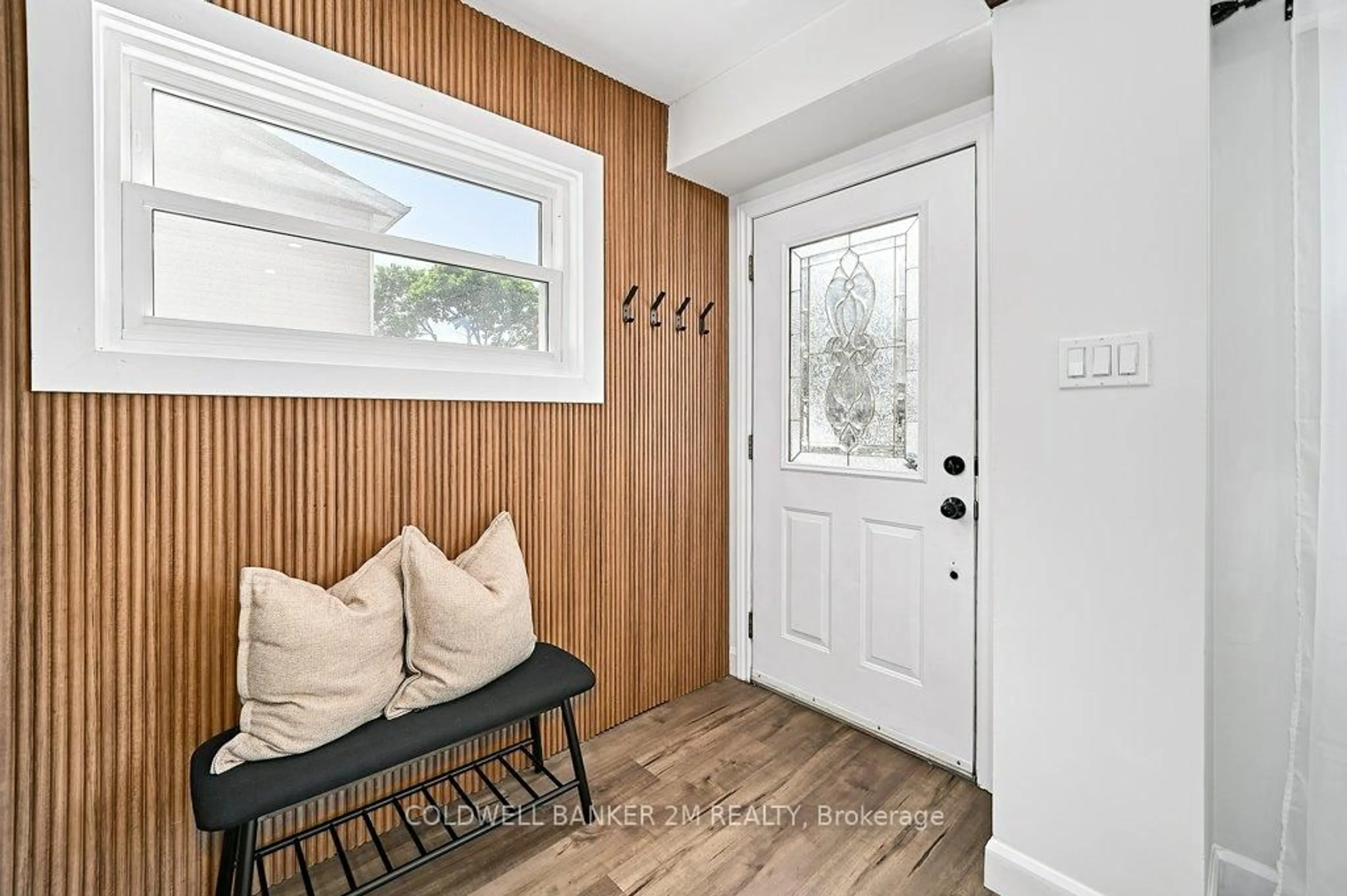 Indoor entryway for 357 Pompano Crt, Oshawa Ontario L1K 1M9