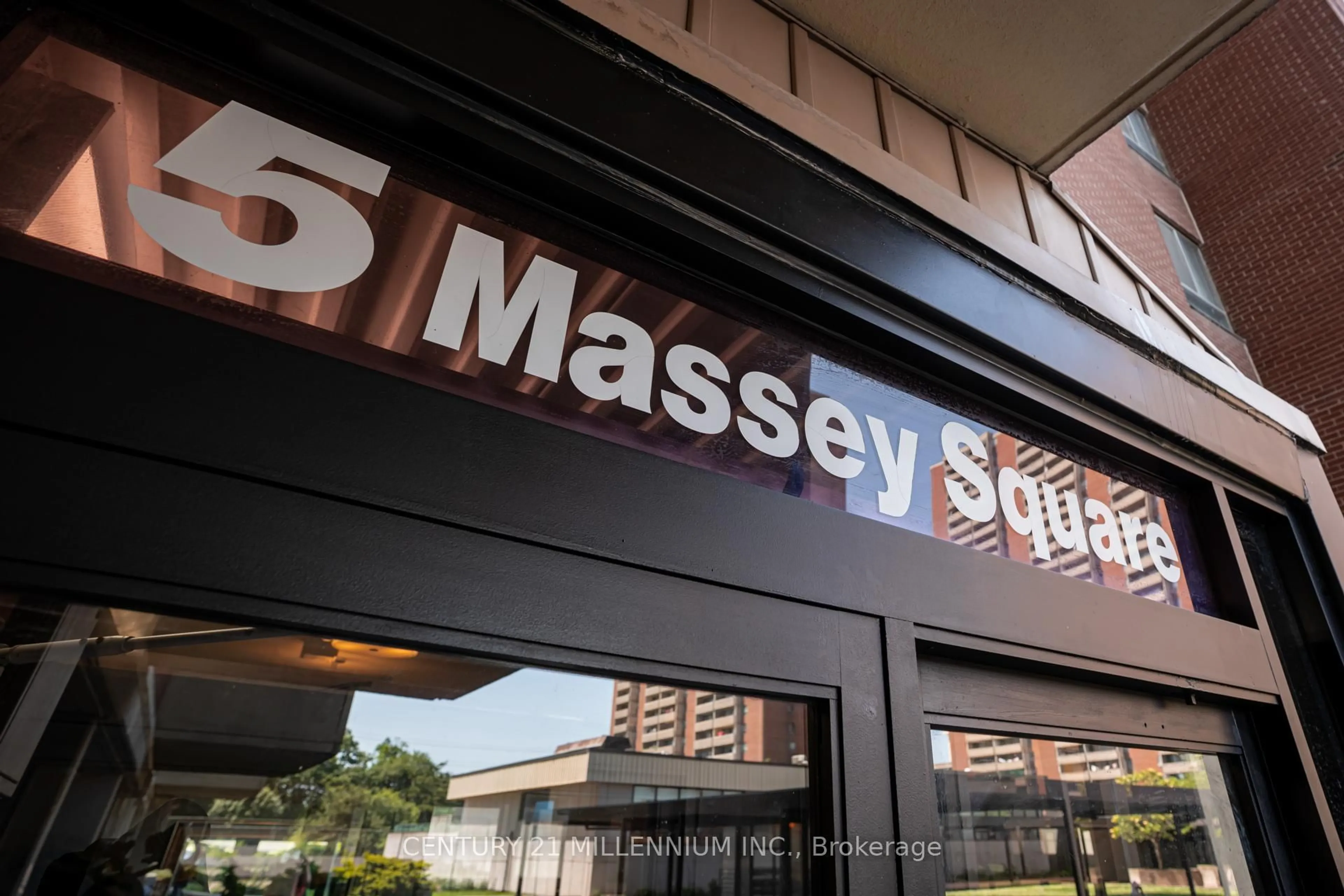 Unknown for 5 Massey Sq #2009, Toronto Ontario M4C 5L6