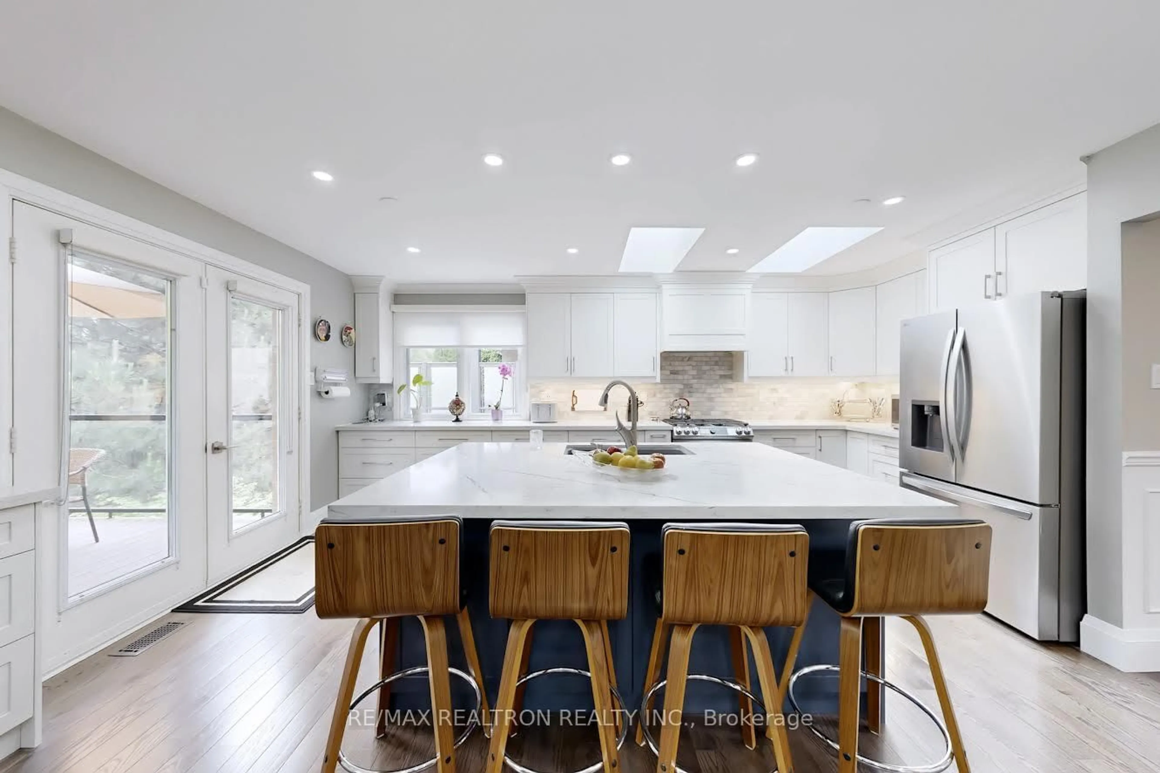 Contemporary kitchen, unknown for 1837 Parkside Dr, Pickering Ontario L1V 3N9