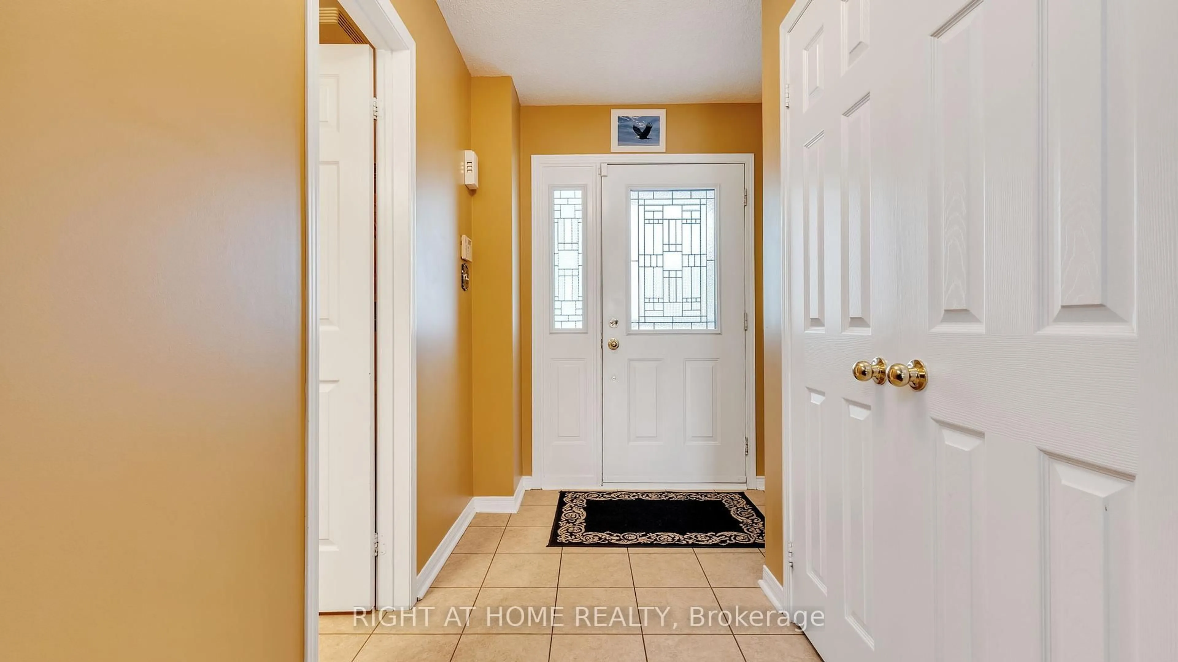 Indoor entryway for 641 Coldstream Dr, Oshawa Ontario L1K 2T6