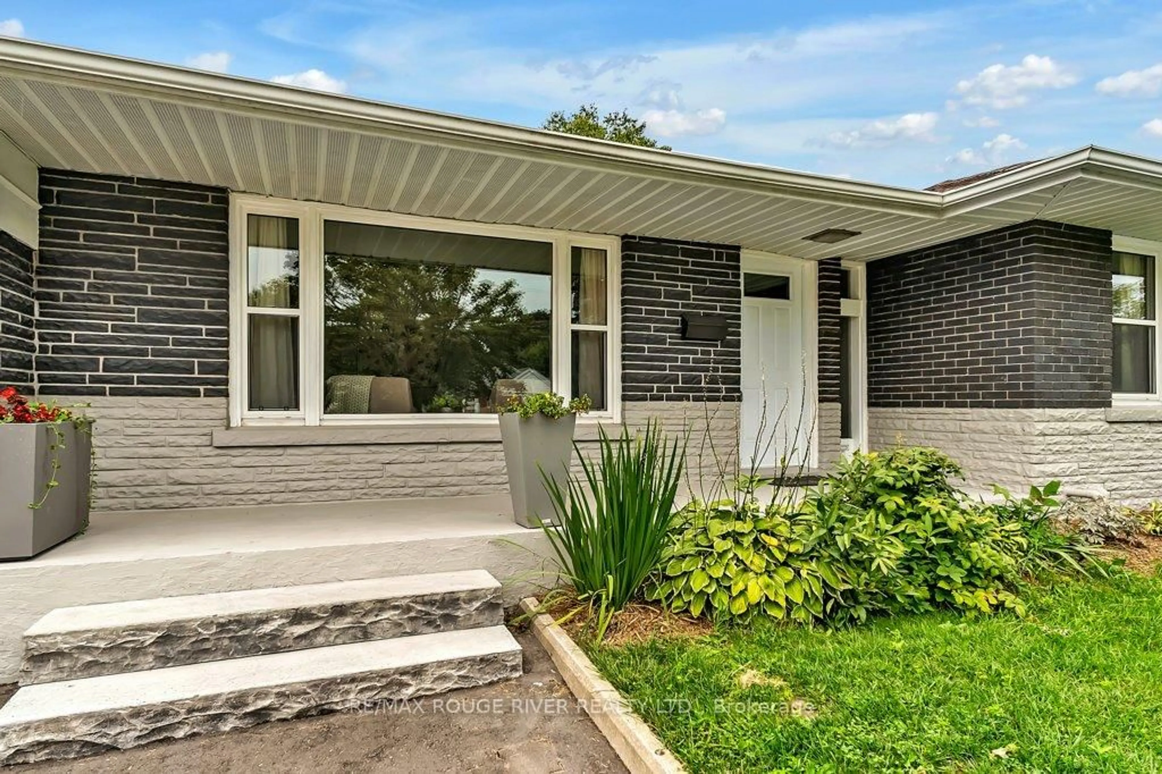 Home with brick exterior material, street for 786 Mary St, Oshawa Ontario L1G 5G3