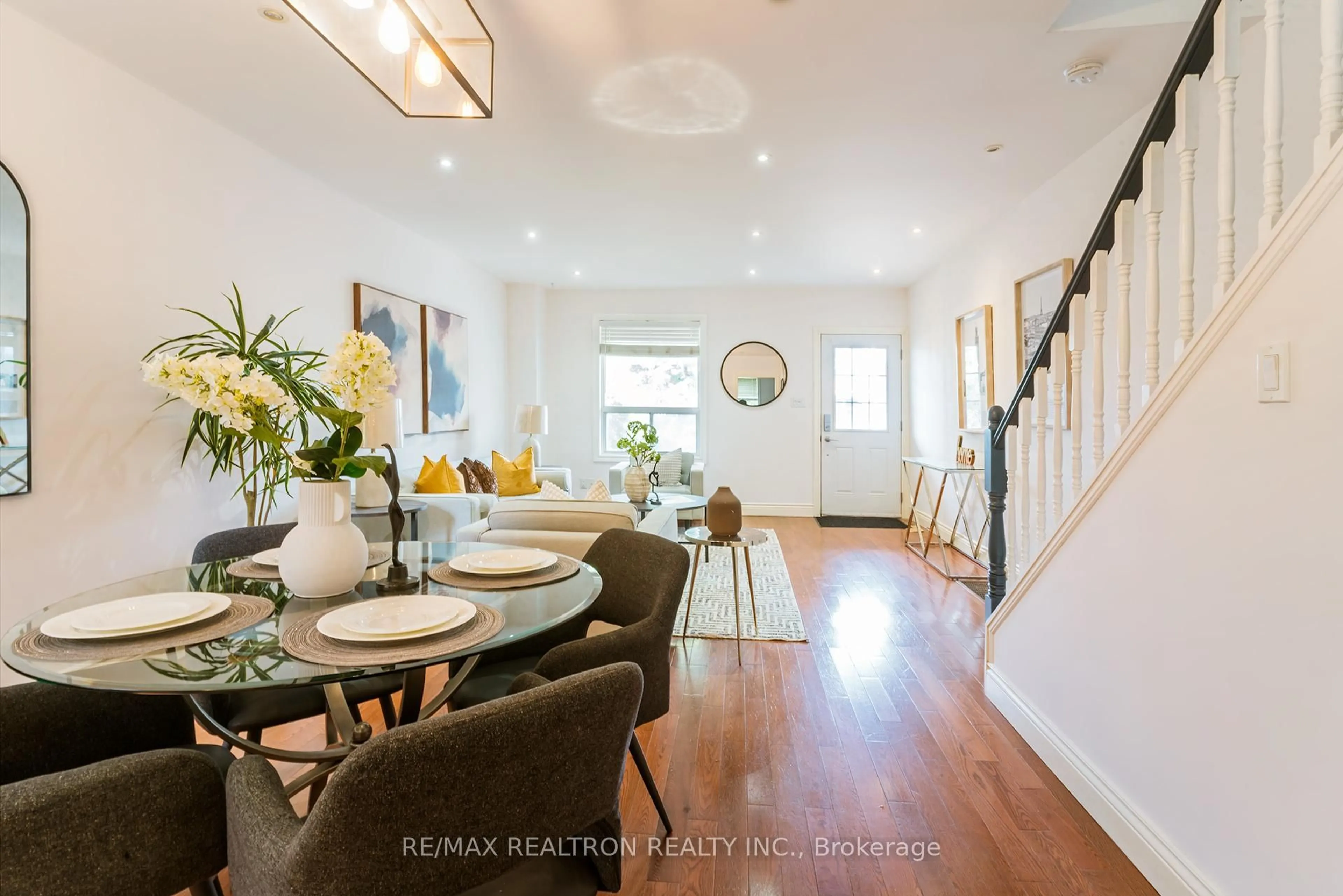 Dining room, unknown for 569 Greenwood Ave, Toronto Ontario M4J 4A8