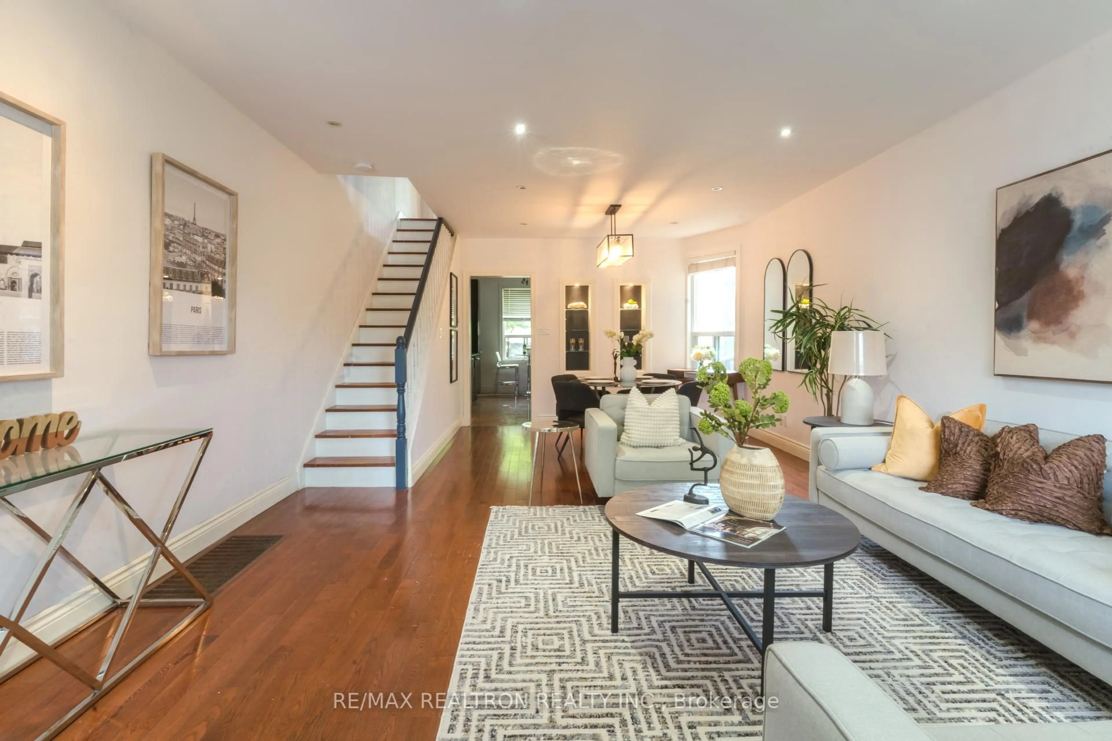 Indoor entryway for 569 Greenwood Ave, Toronto Ontario M4J 4A8