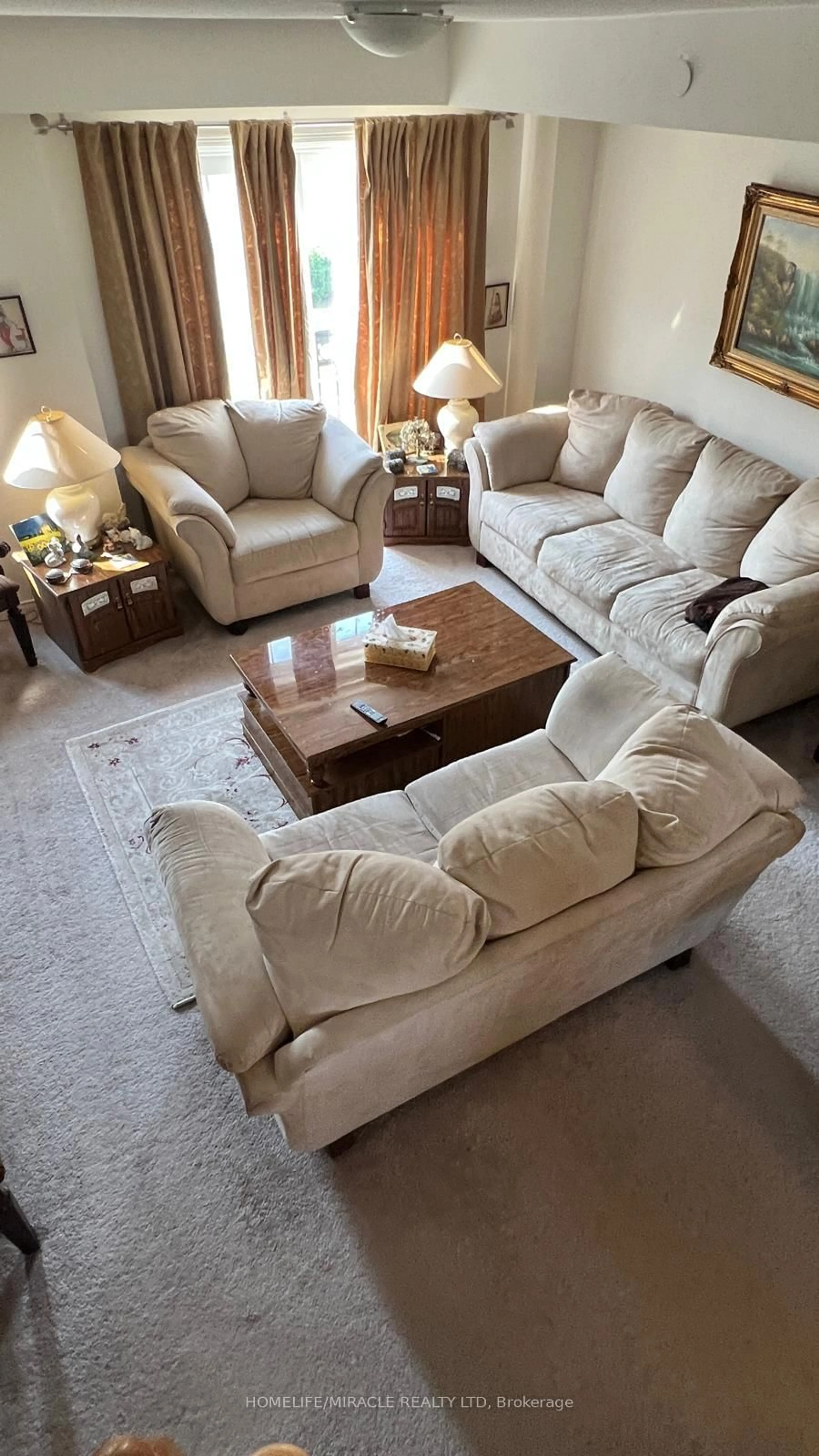 Living room with furniture, carpet floor for 2665 Deputy Minister Path, Oshawa Ontario L1L 0M7