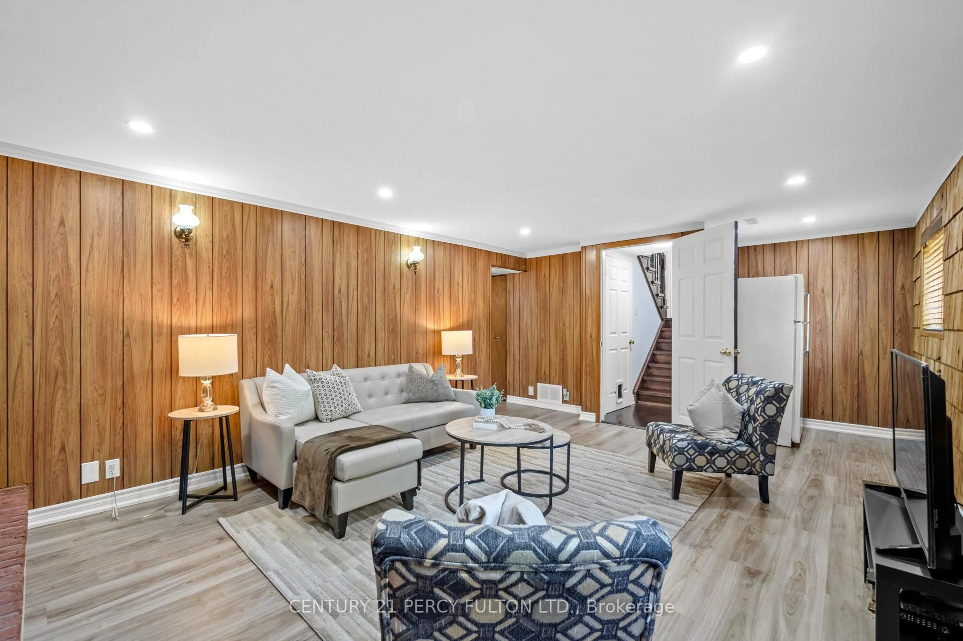 Living room with furniture, wood/laminate floor for 50 Chapais Cres, Toronto Ontario M1C 2C5
