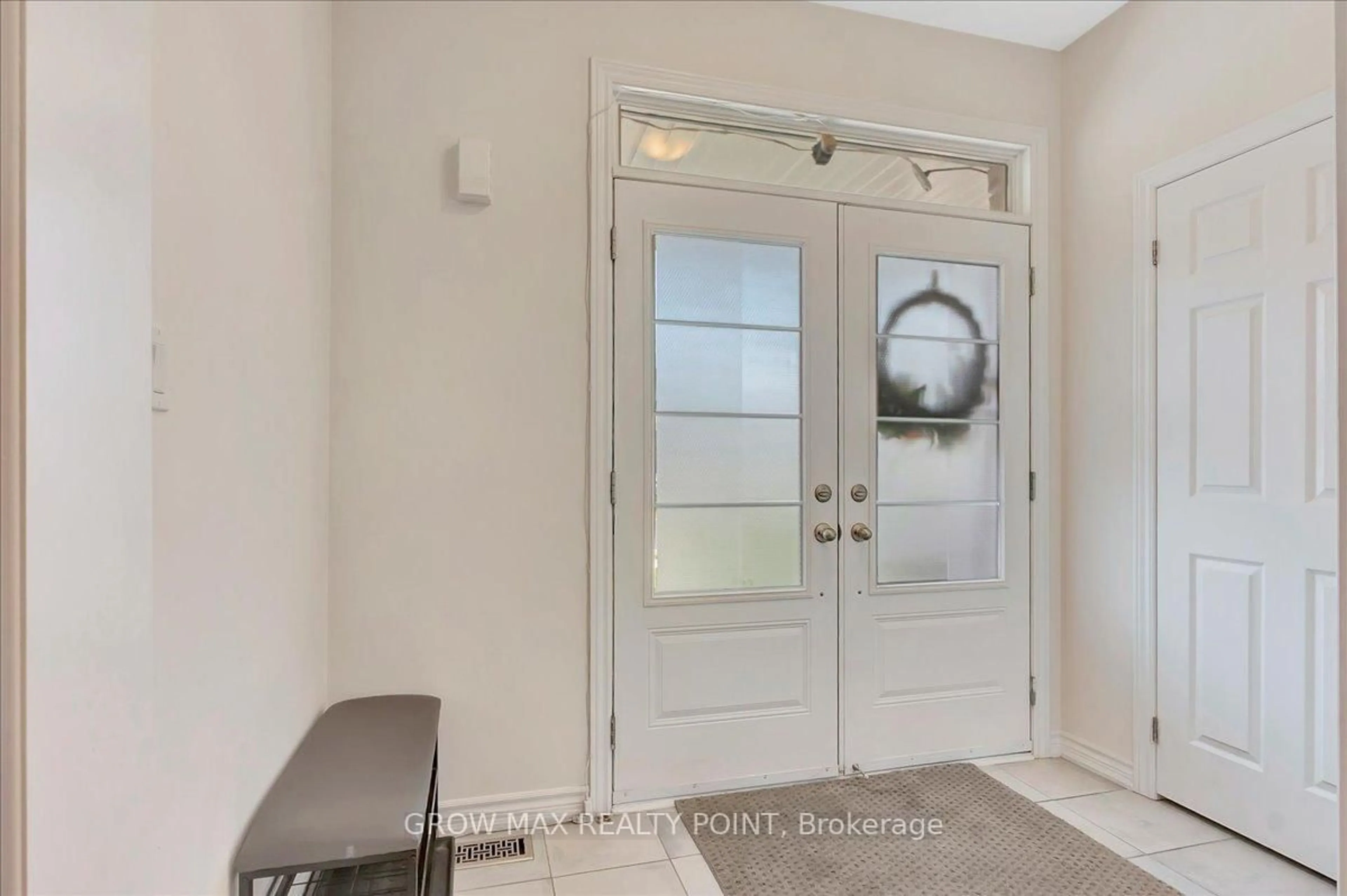 Indoor entryway for 1348 Apollo St, Oshawa Ontario L1K 3E6