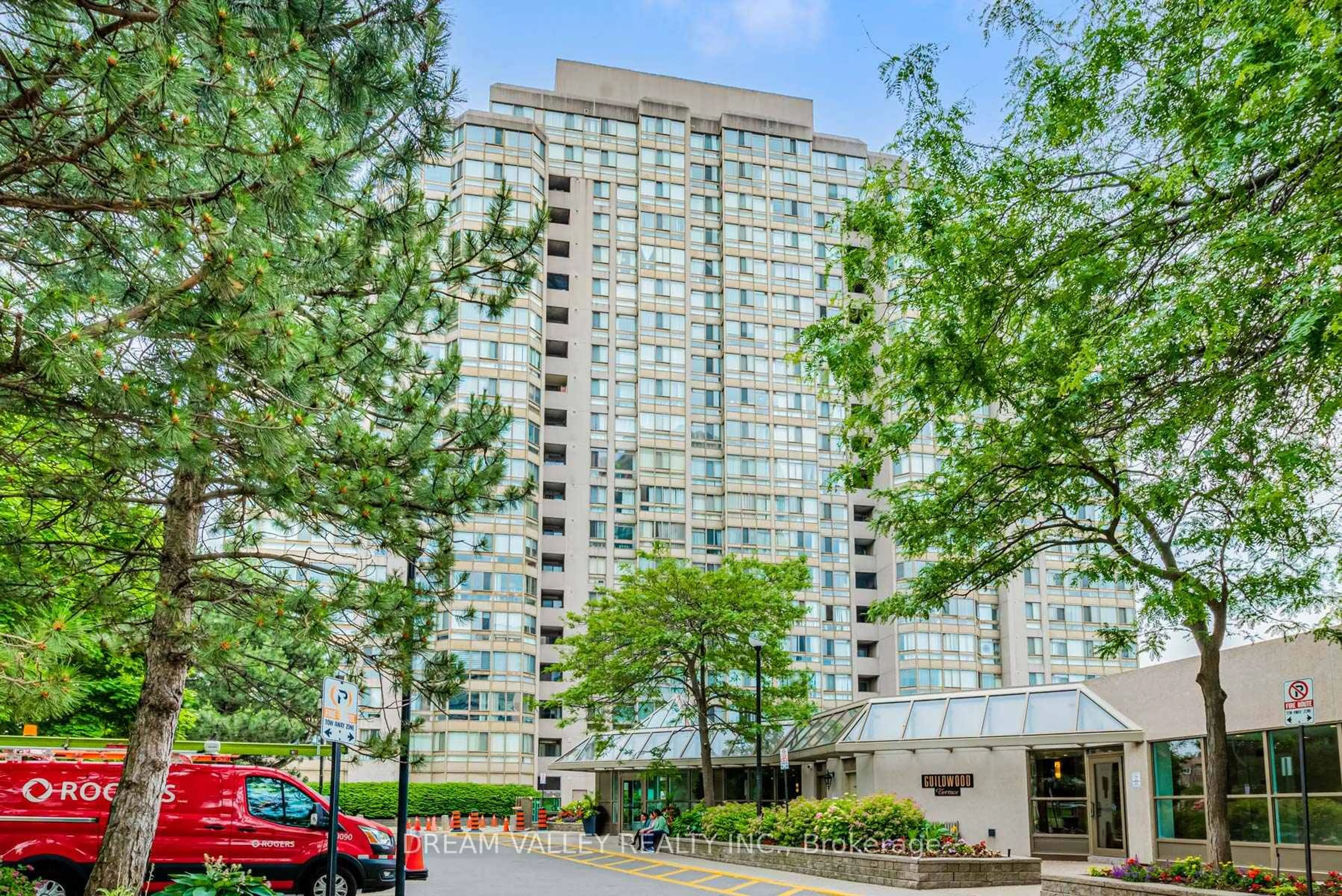 Indoor foyer for 3233 Eglinton Ave #1107, Toronto Ontario M1J 3N6