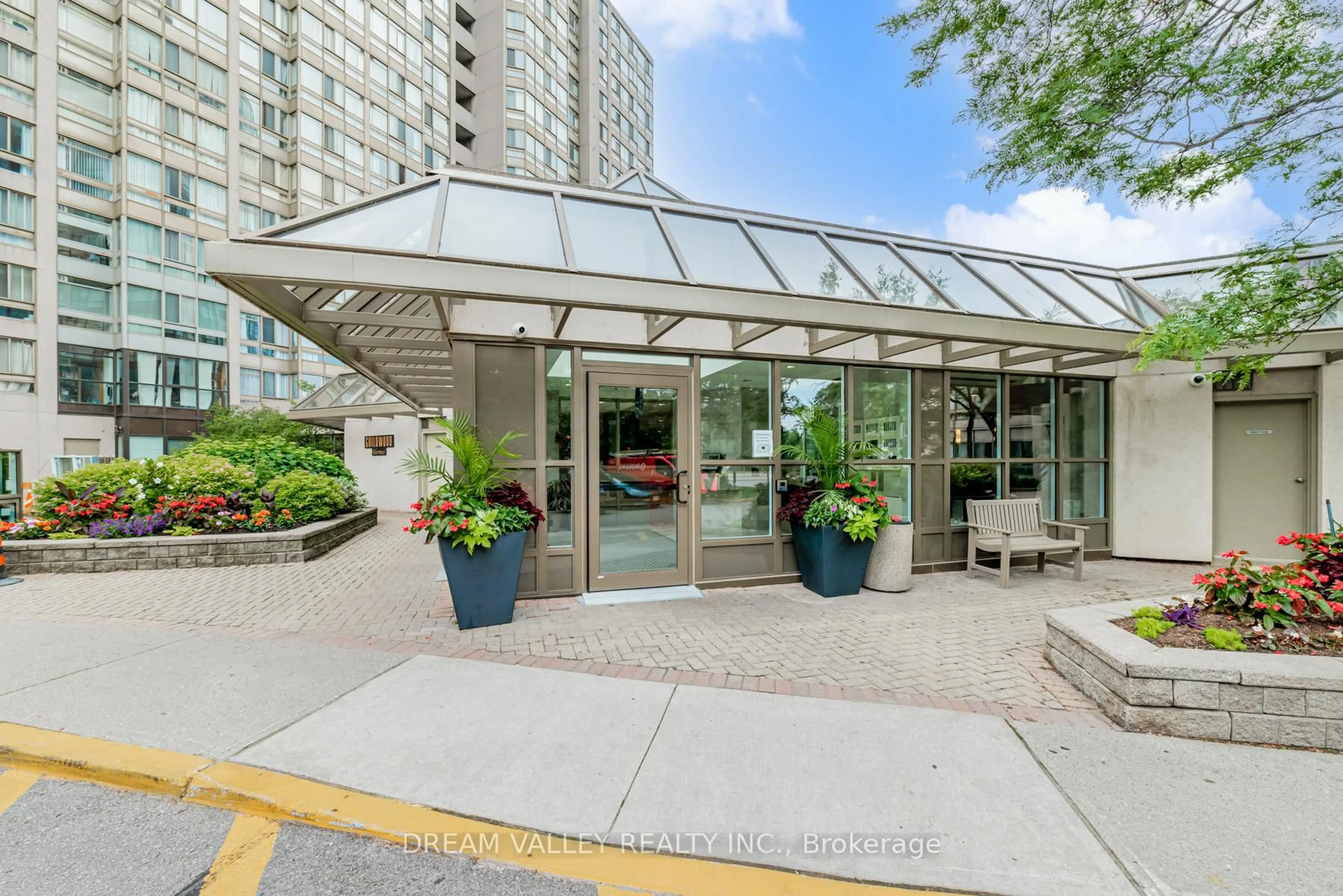 Indoor foyer for 3233 Eglinton Ave #1107, Toronto Ontario M1J 3N6