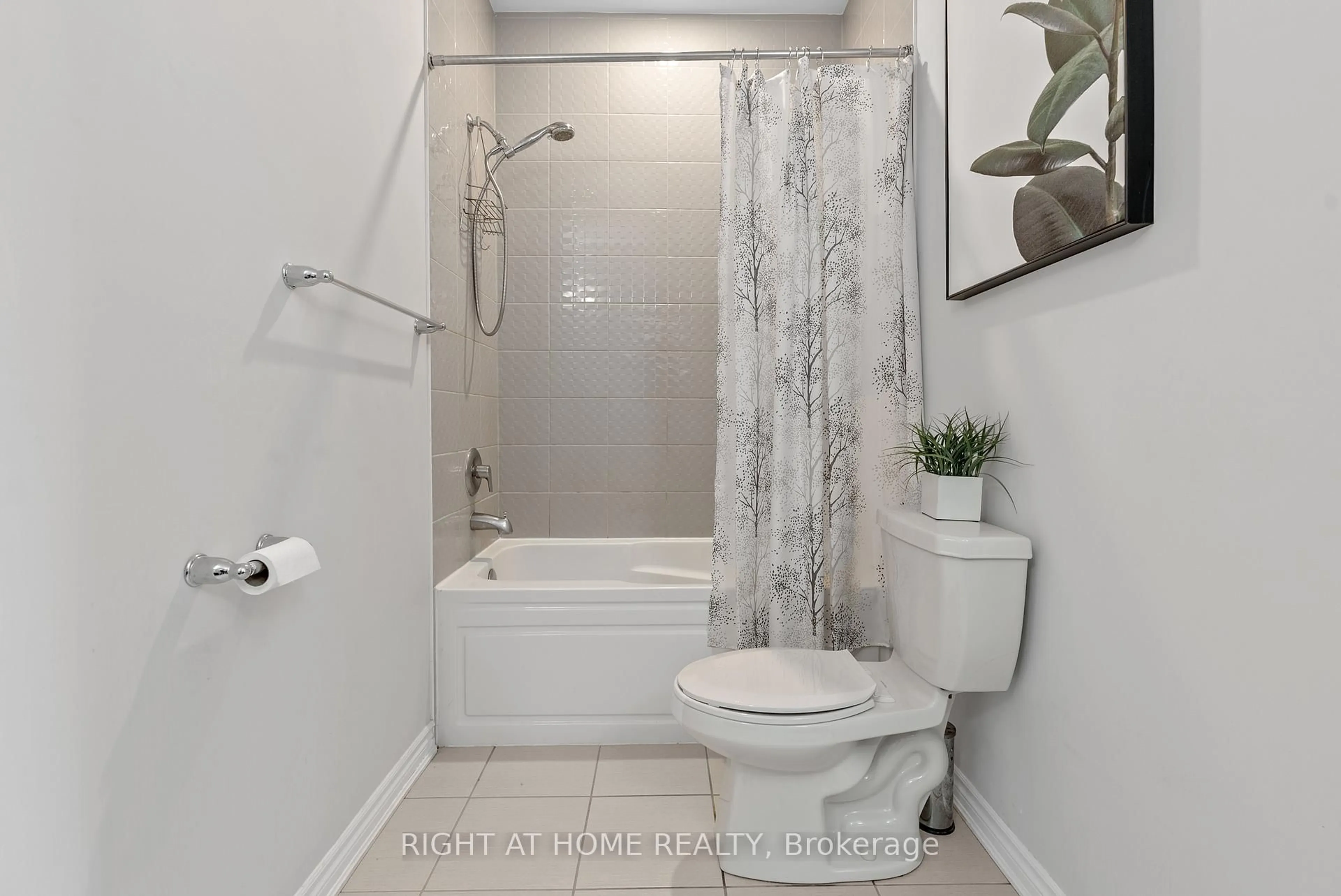 Standard bathroom, ceramic/tile floor for 41 Bremner St, Whitby Ontario L1R 0P8