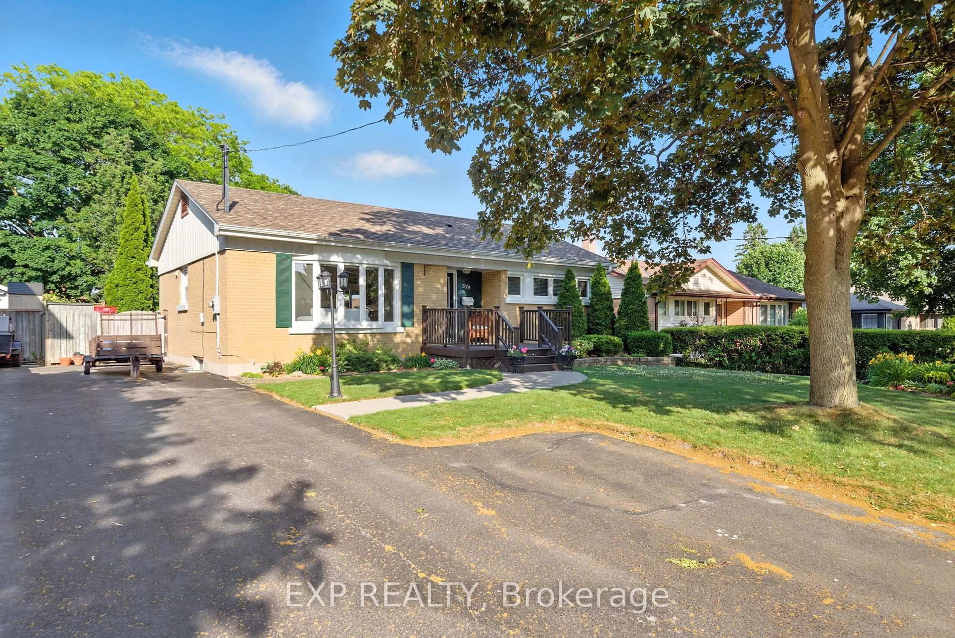 A pic from outside/outdoor area/front of a property/back of a property/a pic from drone, street for 579 Fernhill Blvd, Oshawa Ontario L1J 5J9