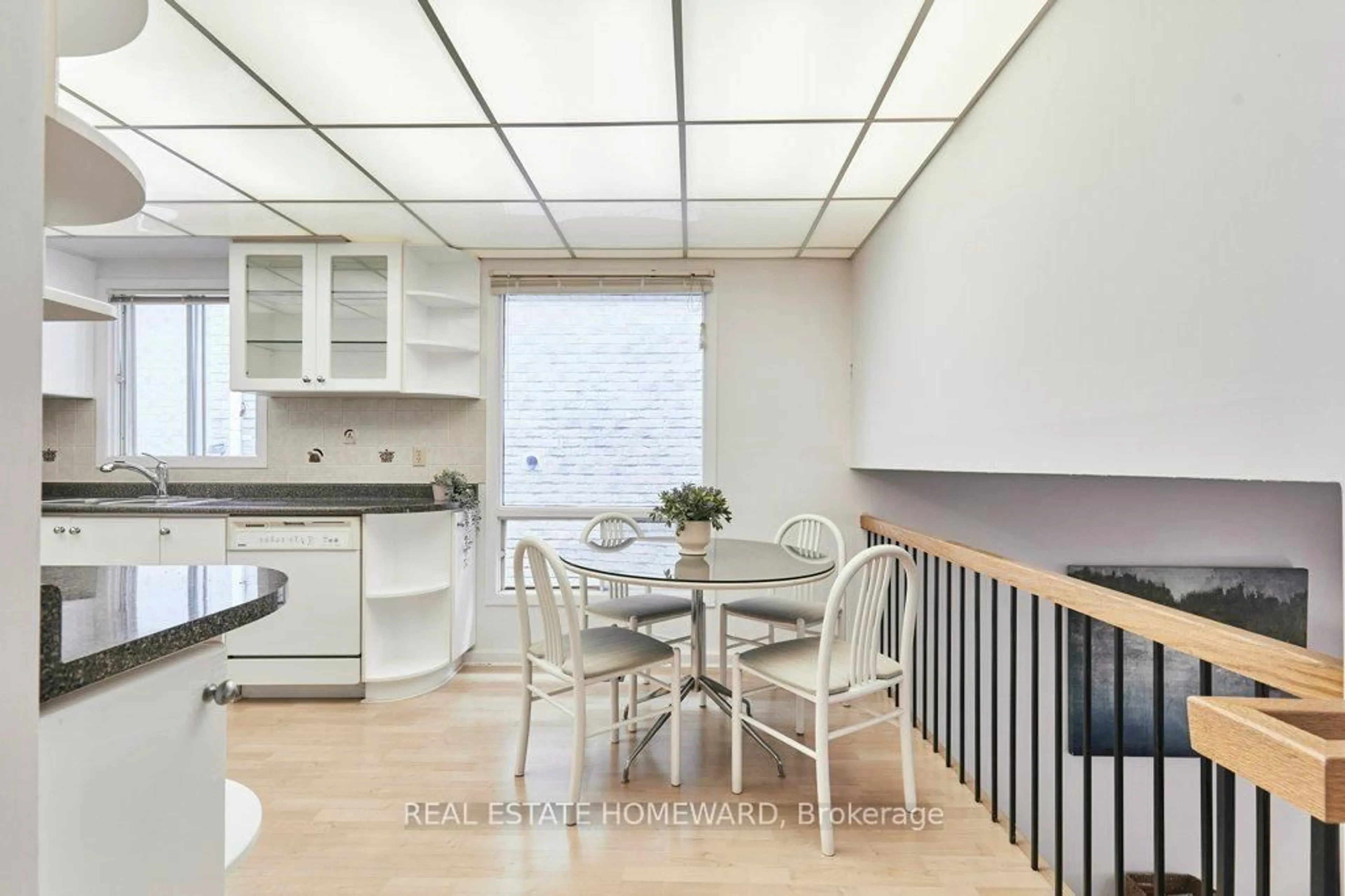 Unknown for 704 Abingdon Crt, Pickering Ontario L1W 3M7