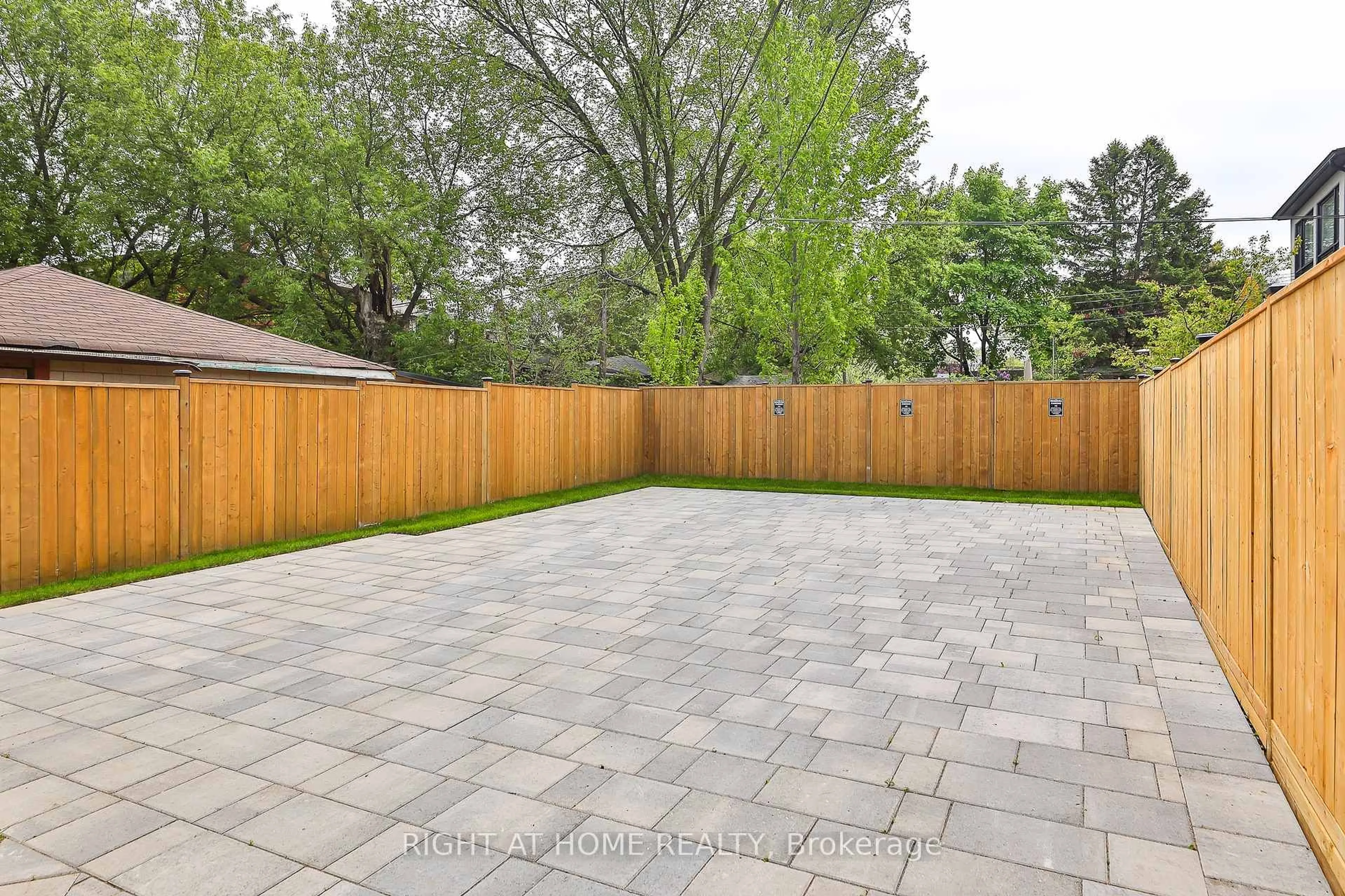 Patio, street for 2343 Gerrard St, Toronto Ontario M4E 2E6