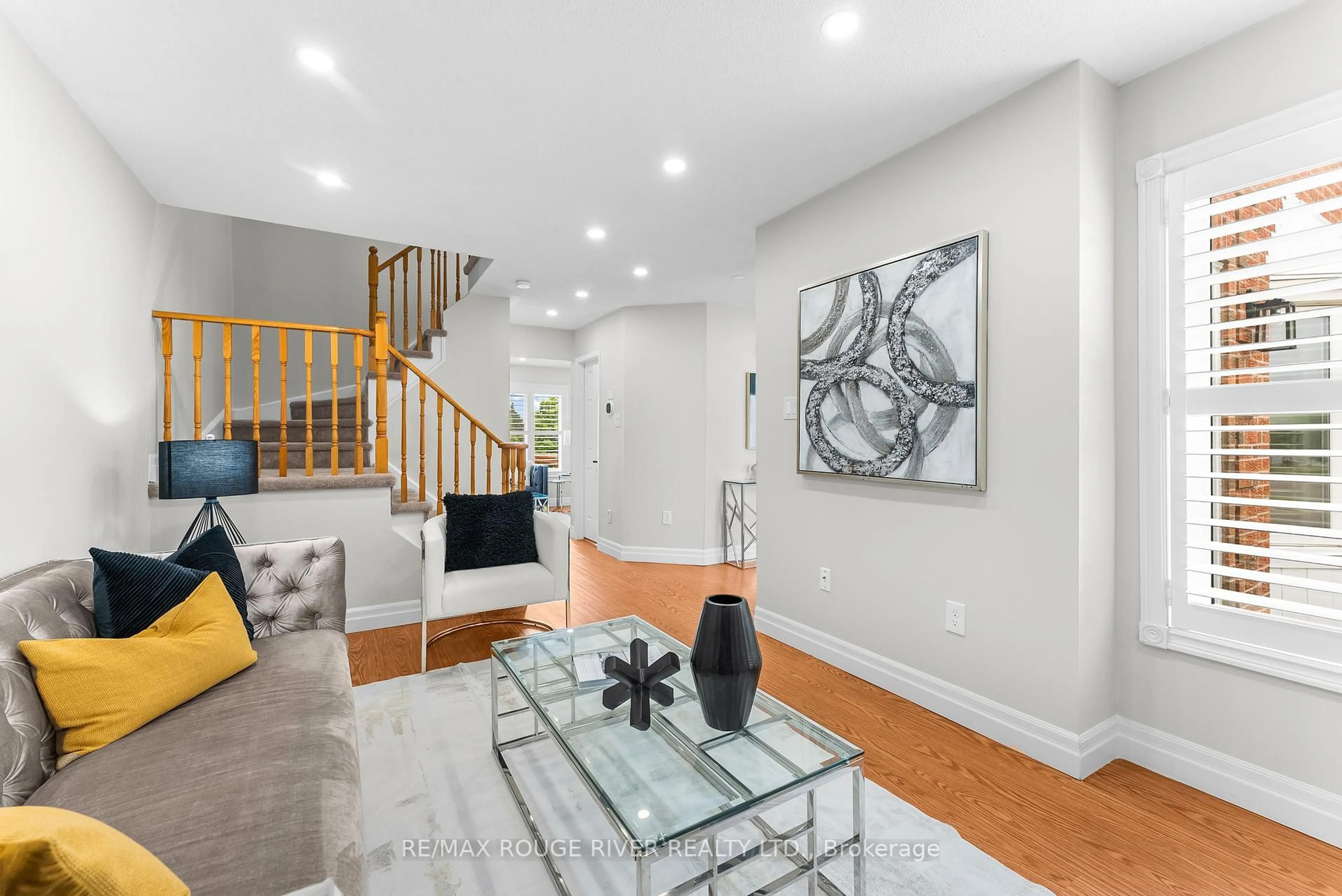 Living room with furniture, unknown for 1538 Major Oaks Rd, Pickering Ontario L1X 2L8