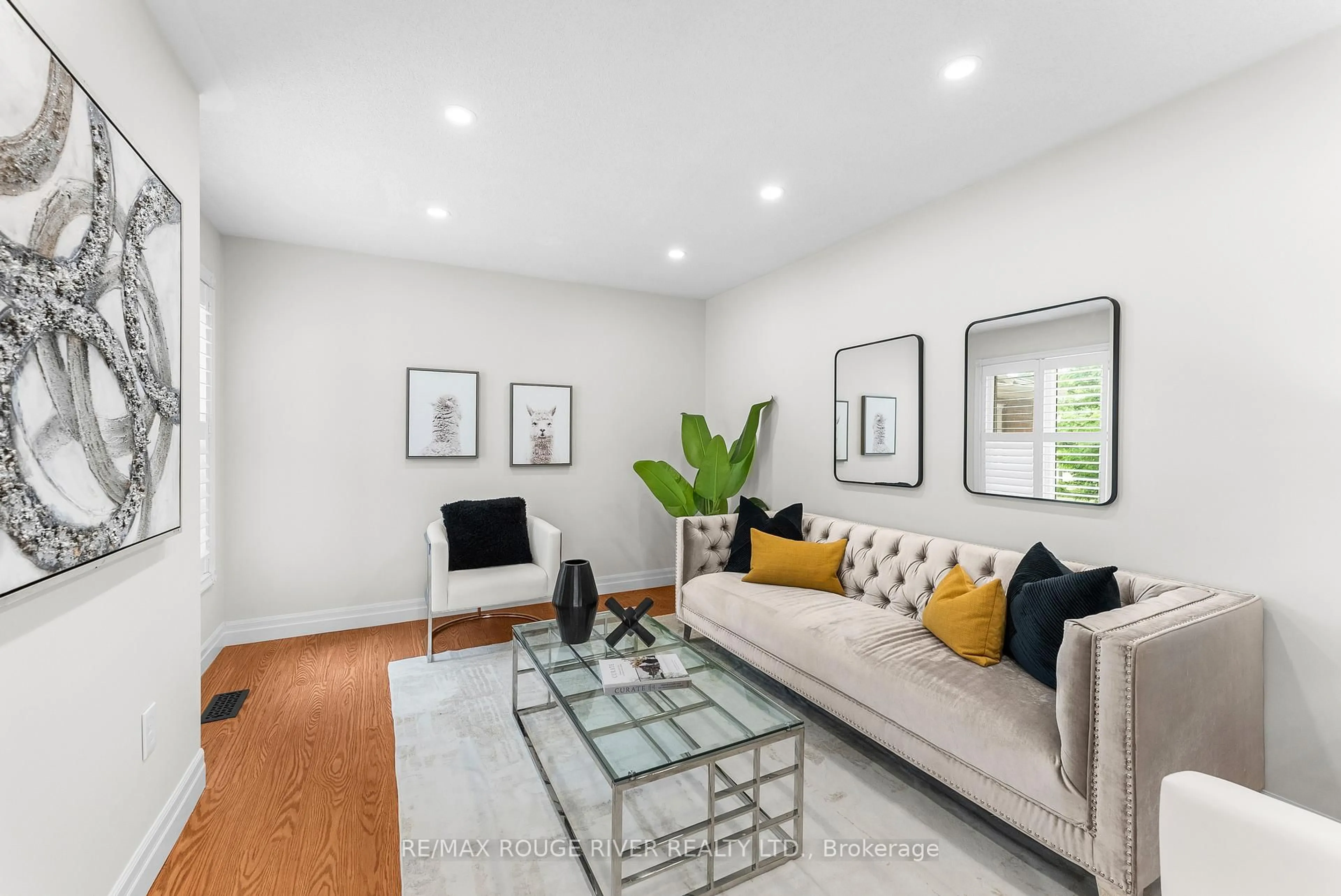 Living room with furniture, unknown for 1538 Major Oaks Rd, Pickering Ontario L1X 2L8