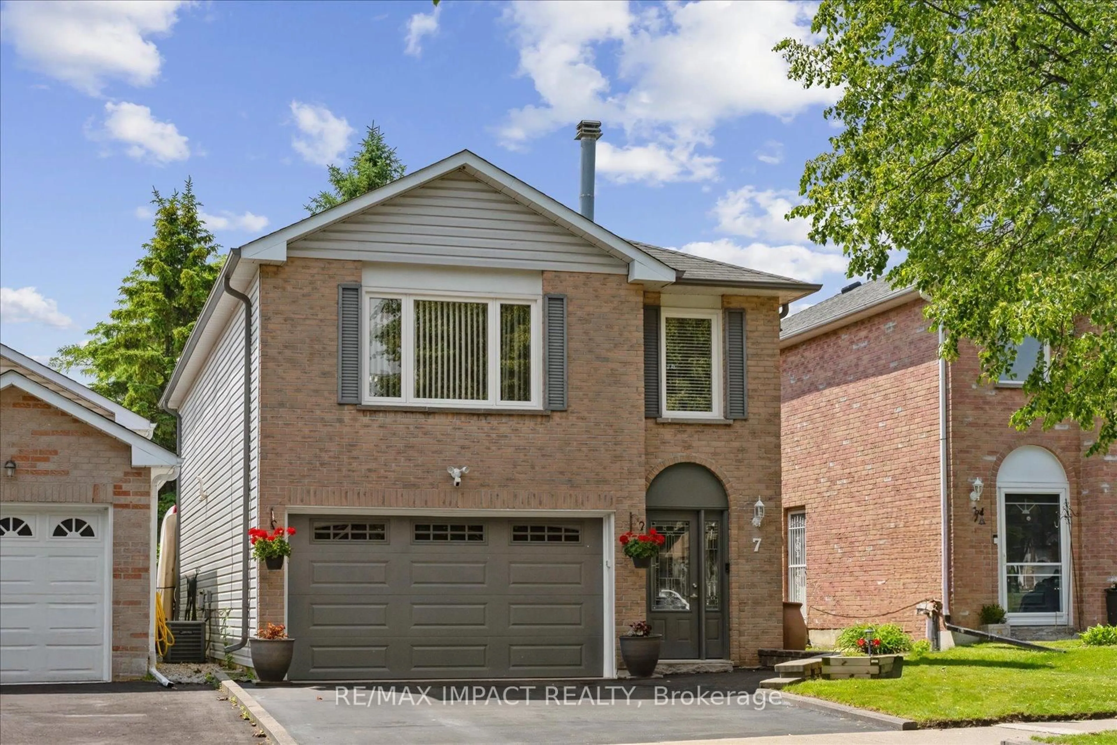 Home with brick exterior material, street for 7 Farncomb Cres, Clarington Ontario L1C 4L5