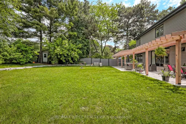Primary image of 18 Windy Ridge Dr