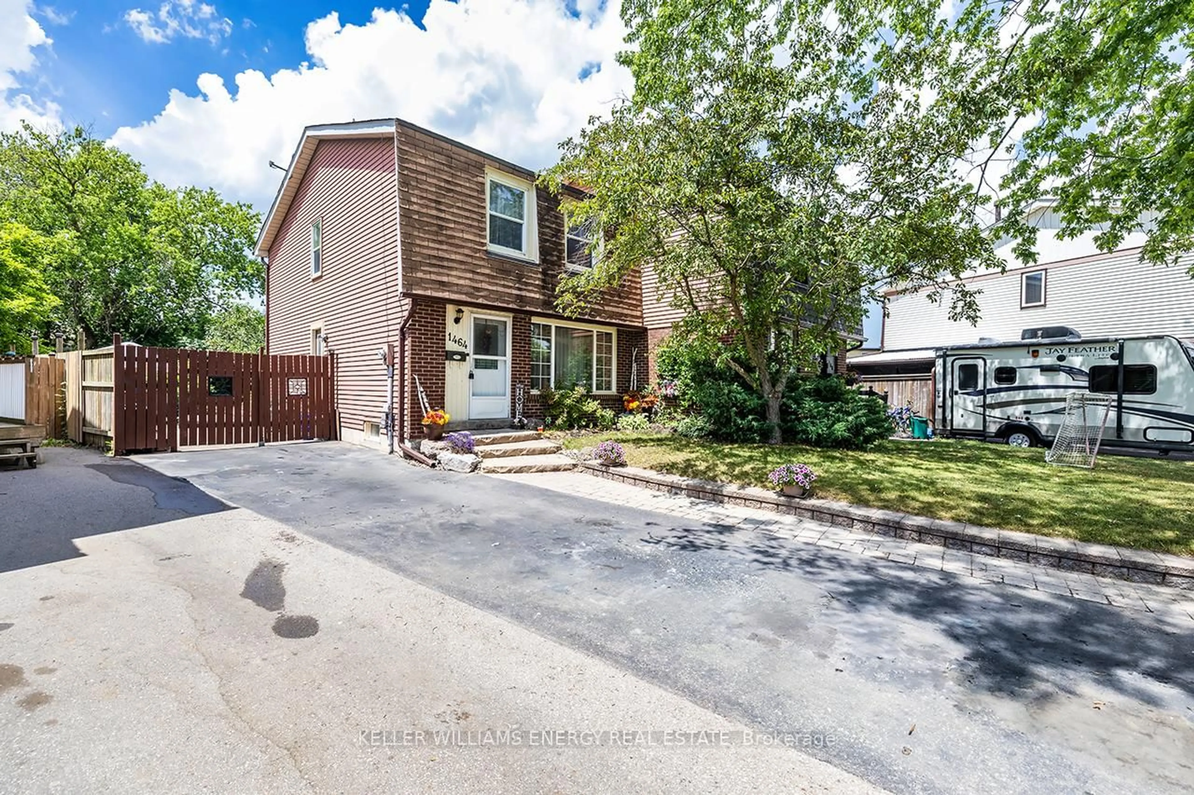 Home with brick exterior material, street for 1464 Largo Cres, Oshawa Ontario L1G 7E5