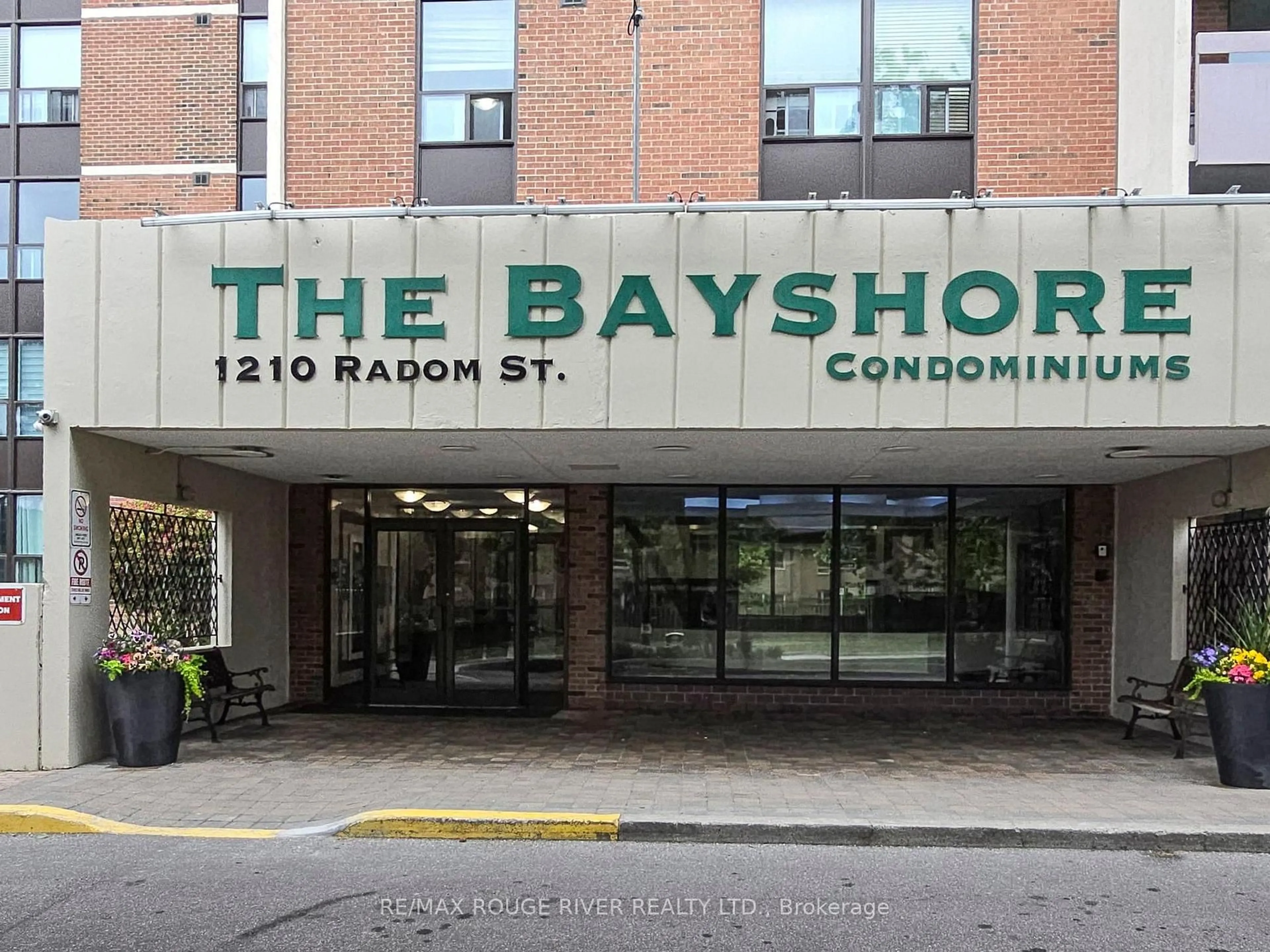 Indoor foyer for 1210 Radom St #503, Pickering Ontario L1W 2Z3